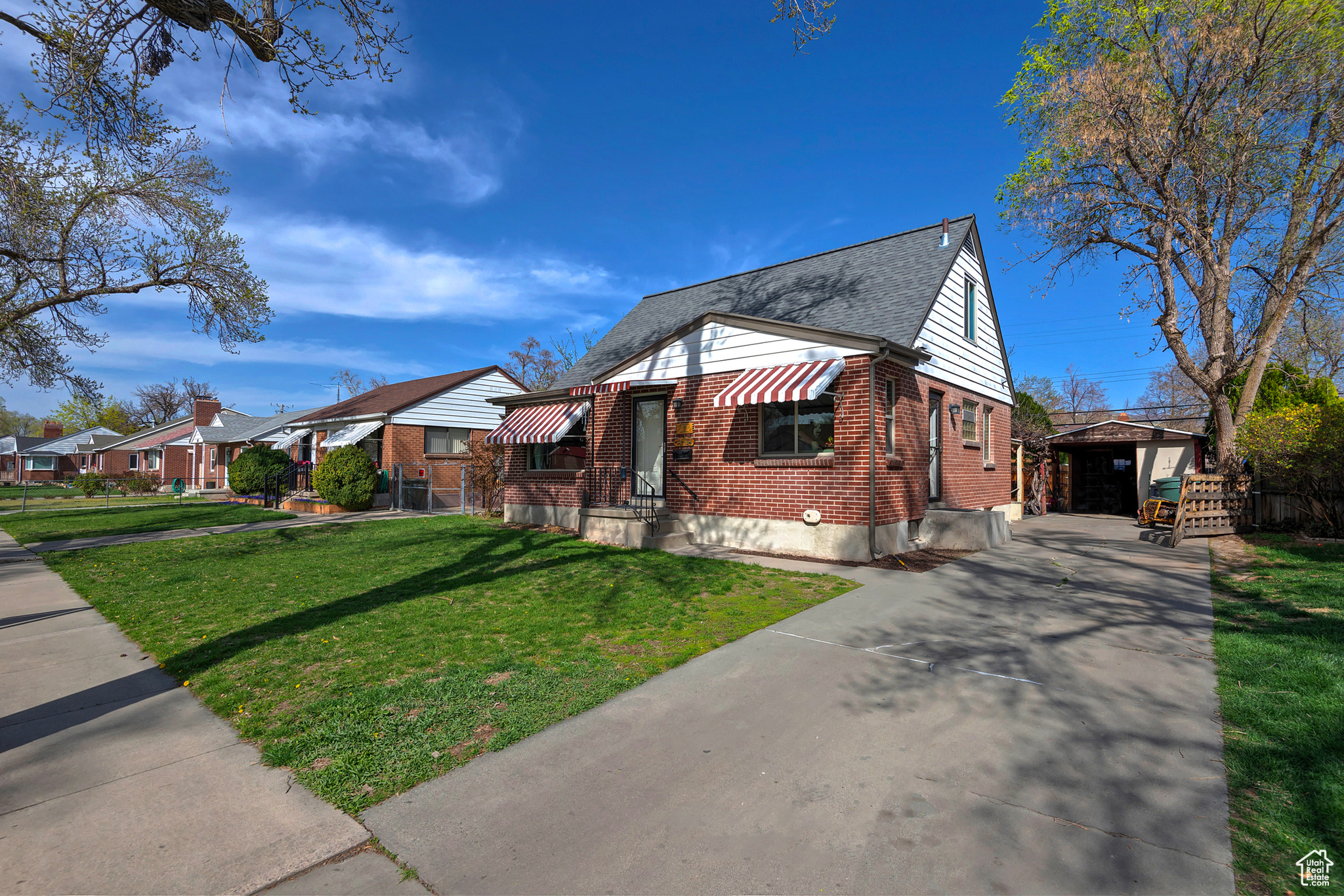 794 N OAKLEY ST