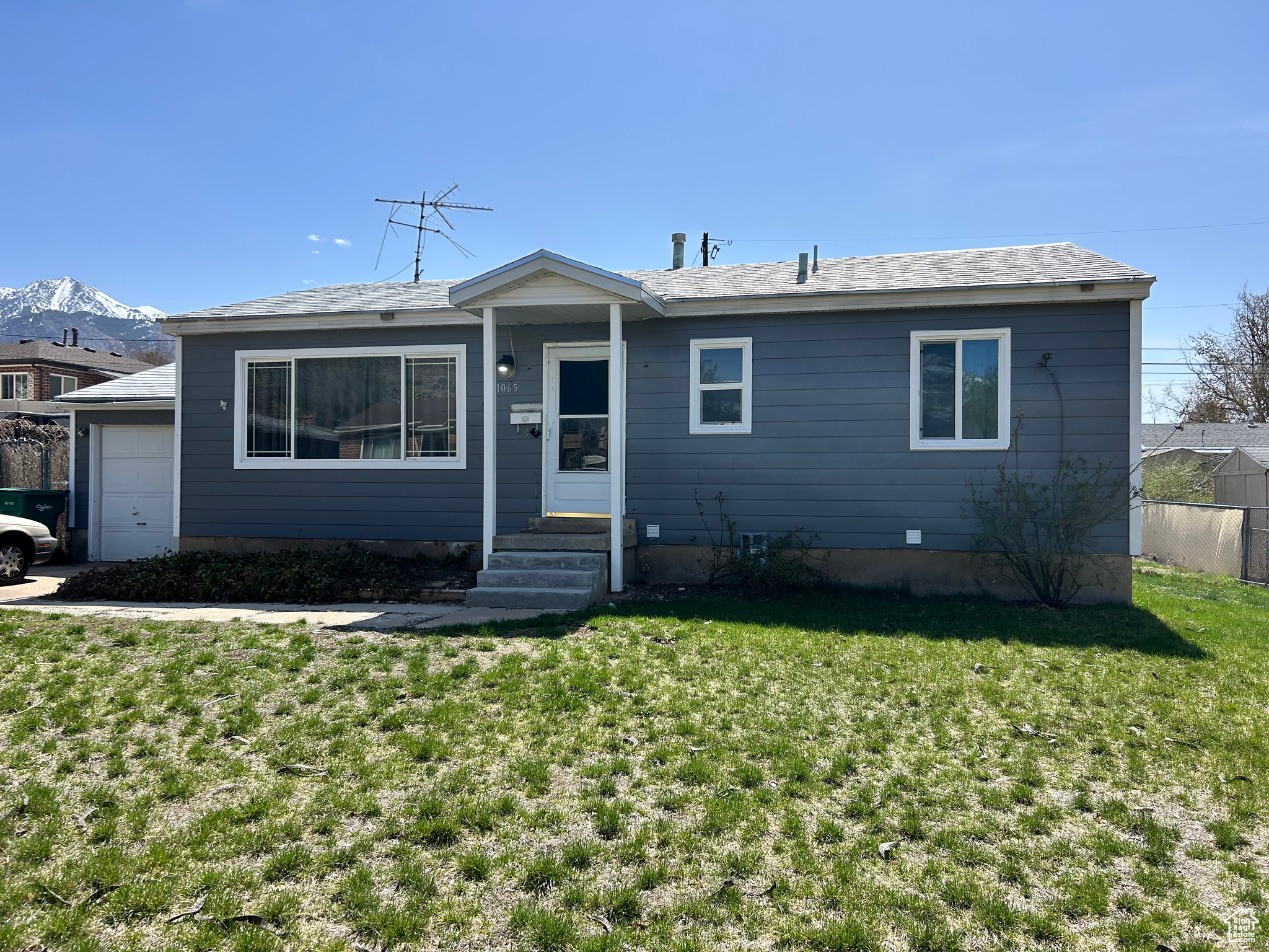 1065 SHERWOOD DR