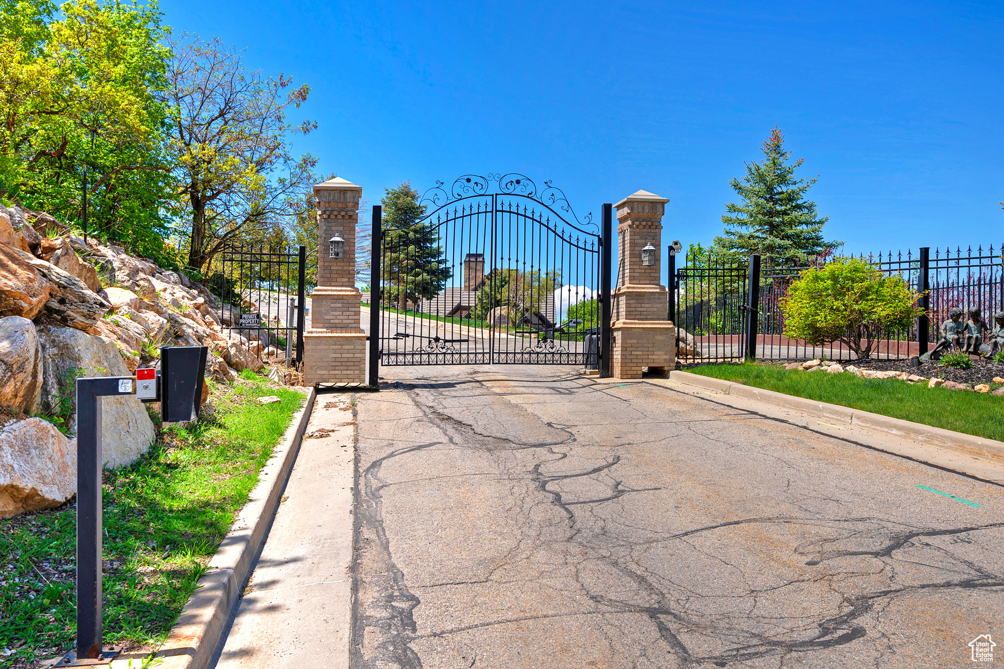 4695 S THOUSAND OAKS DR