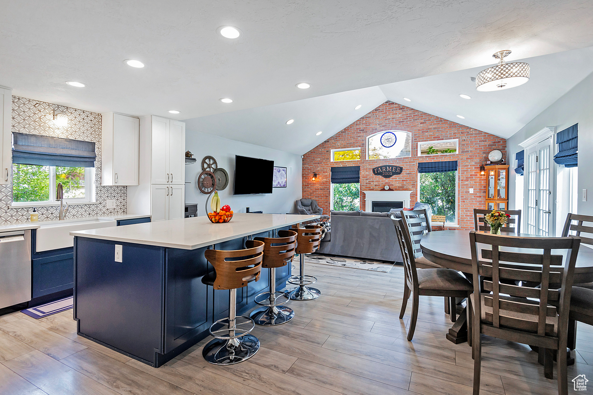 1088 W WALDEN PARK DR