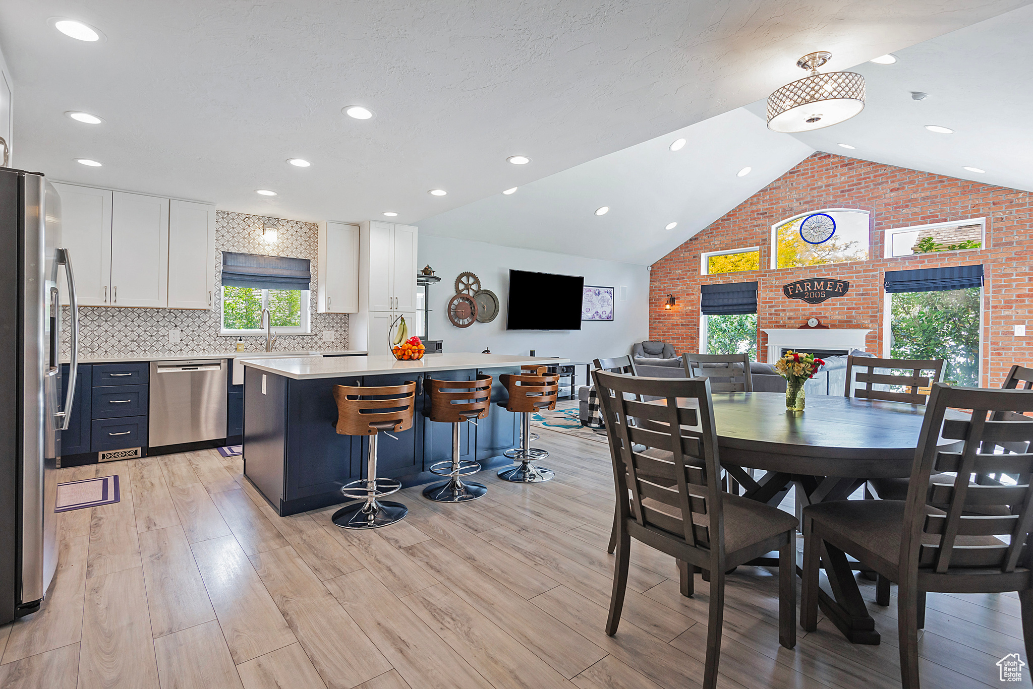 1088 W WALDEN PARK DR