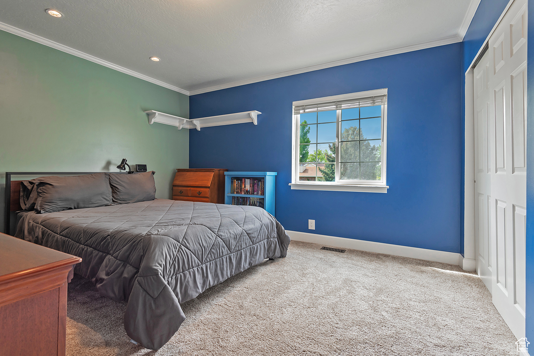 1088 W WALDEN PARK DR