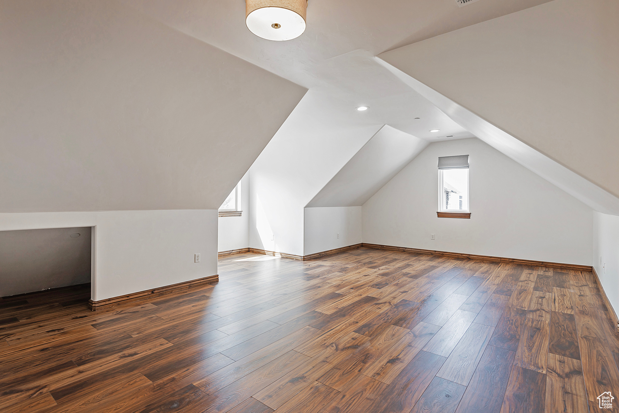 1604 E TRAIL CREST CT