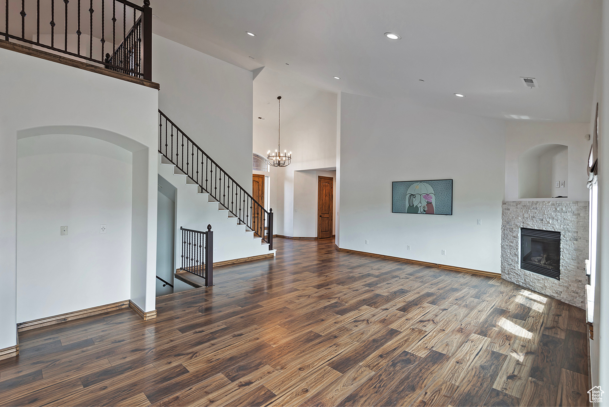 1604 E TRAIL CREST CT