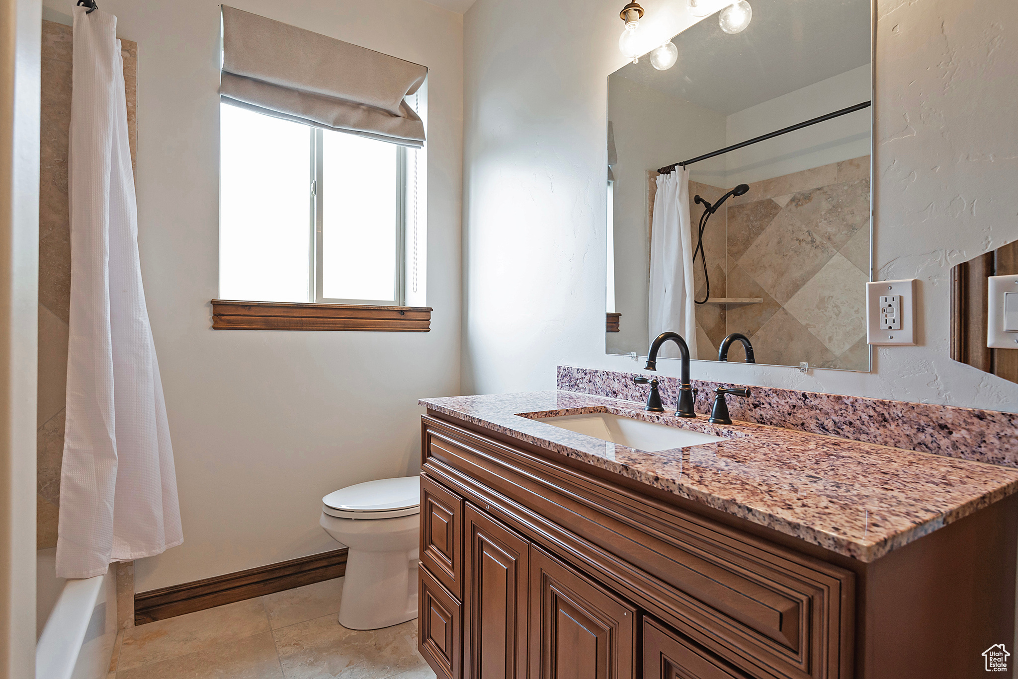 1604 E TRAIL CREST CT