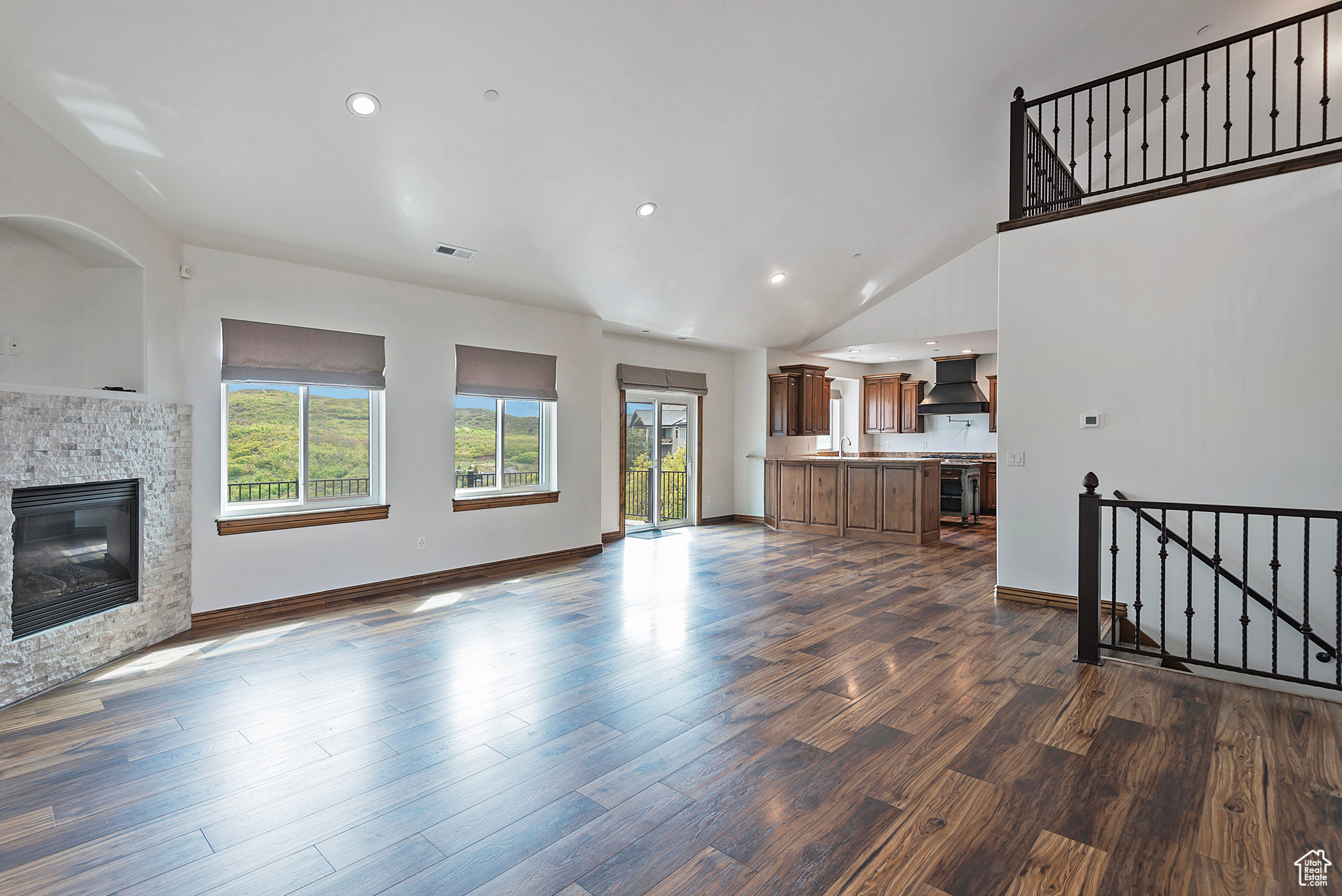 1604 E TRAIL CREST CT