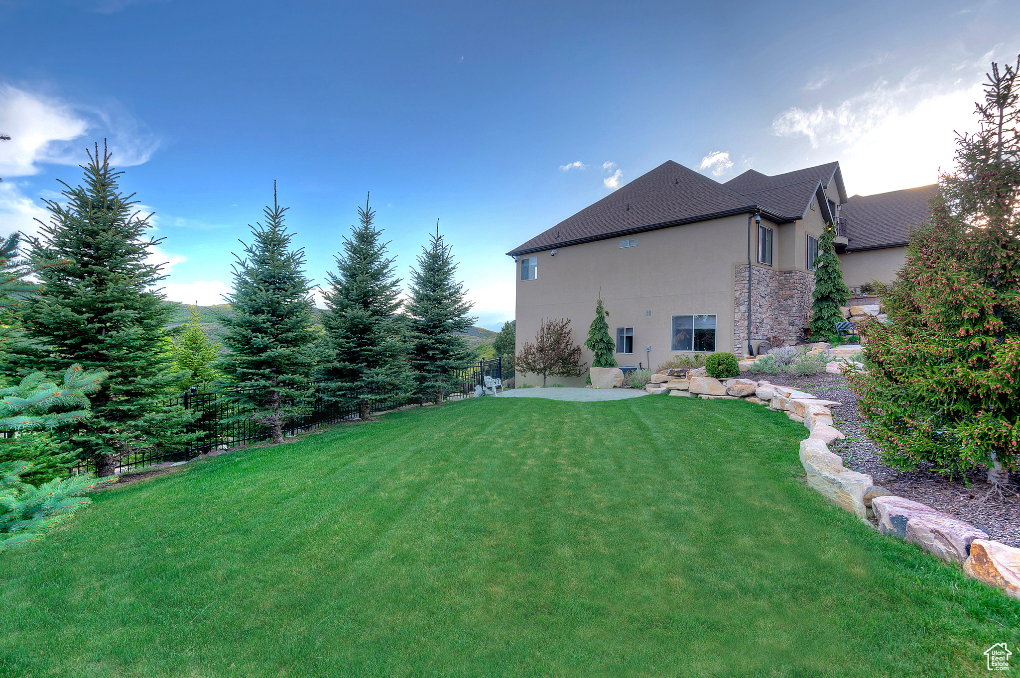 1604 E TRAIL CREST CT