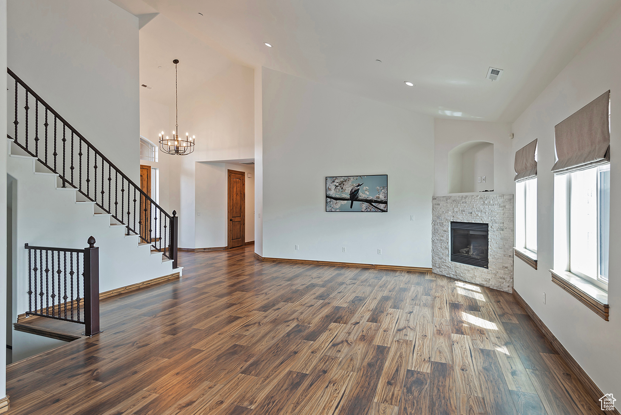1604 E TRAIL CREST CT