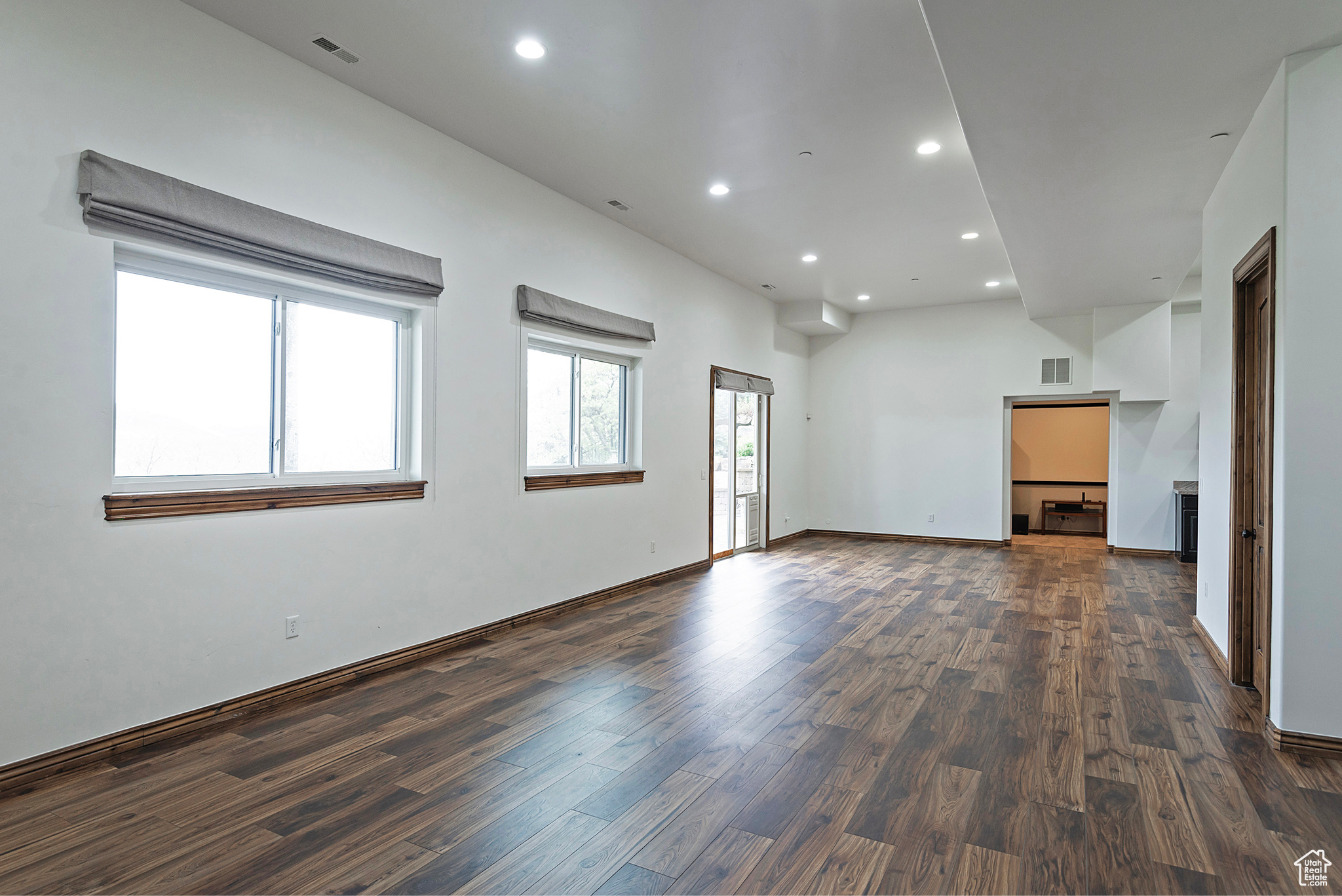 1604 E TRAIL CREST CT
