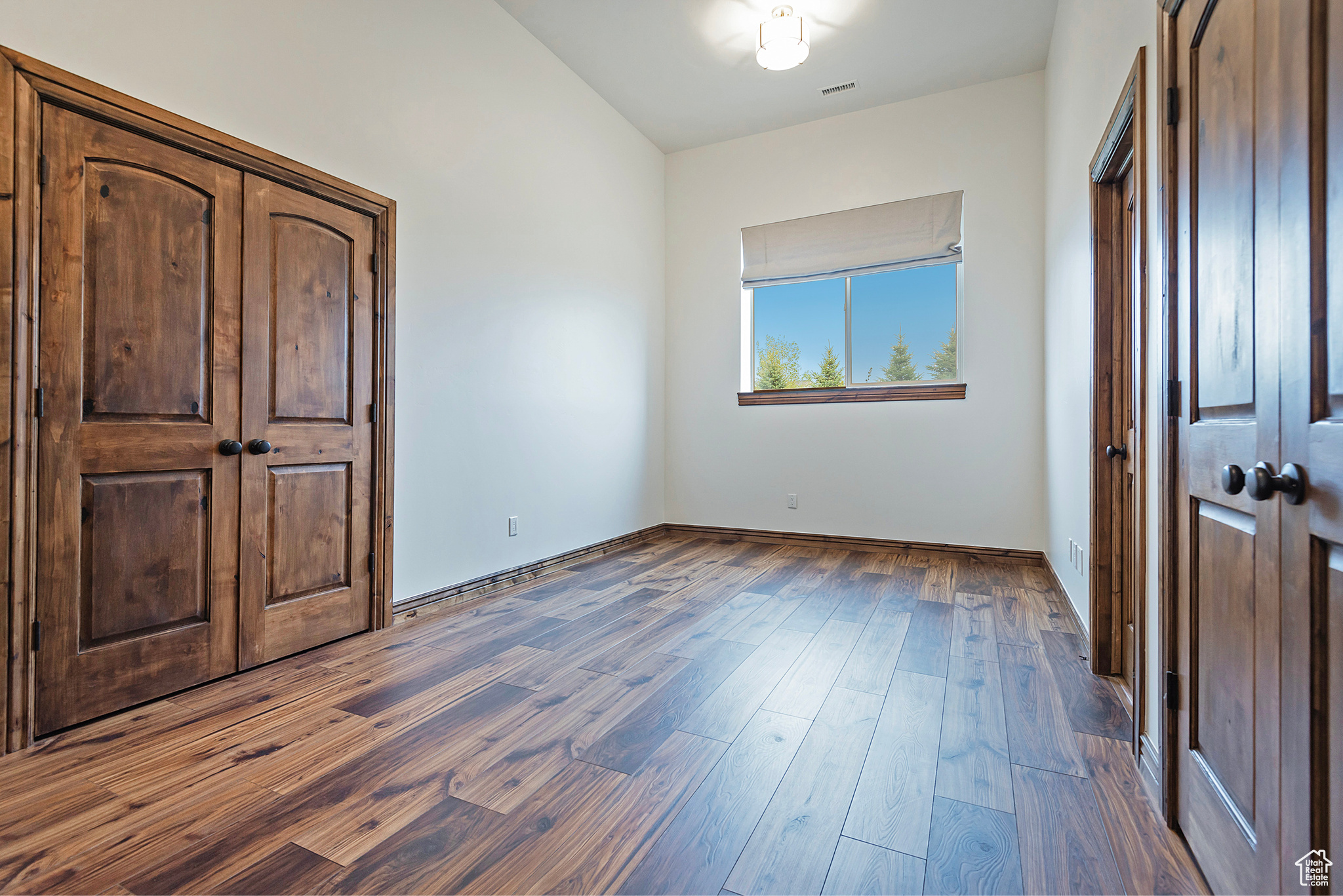 1604 E TRAIL CREST CT
