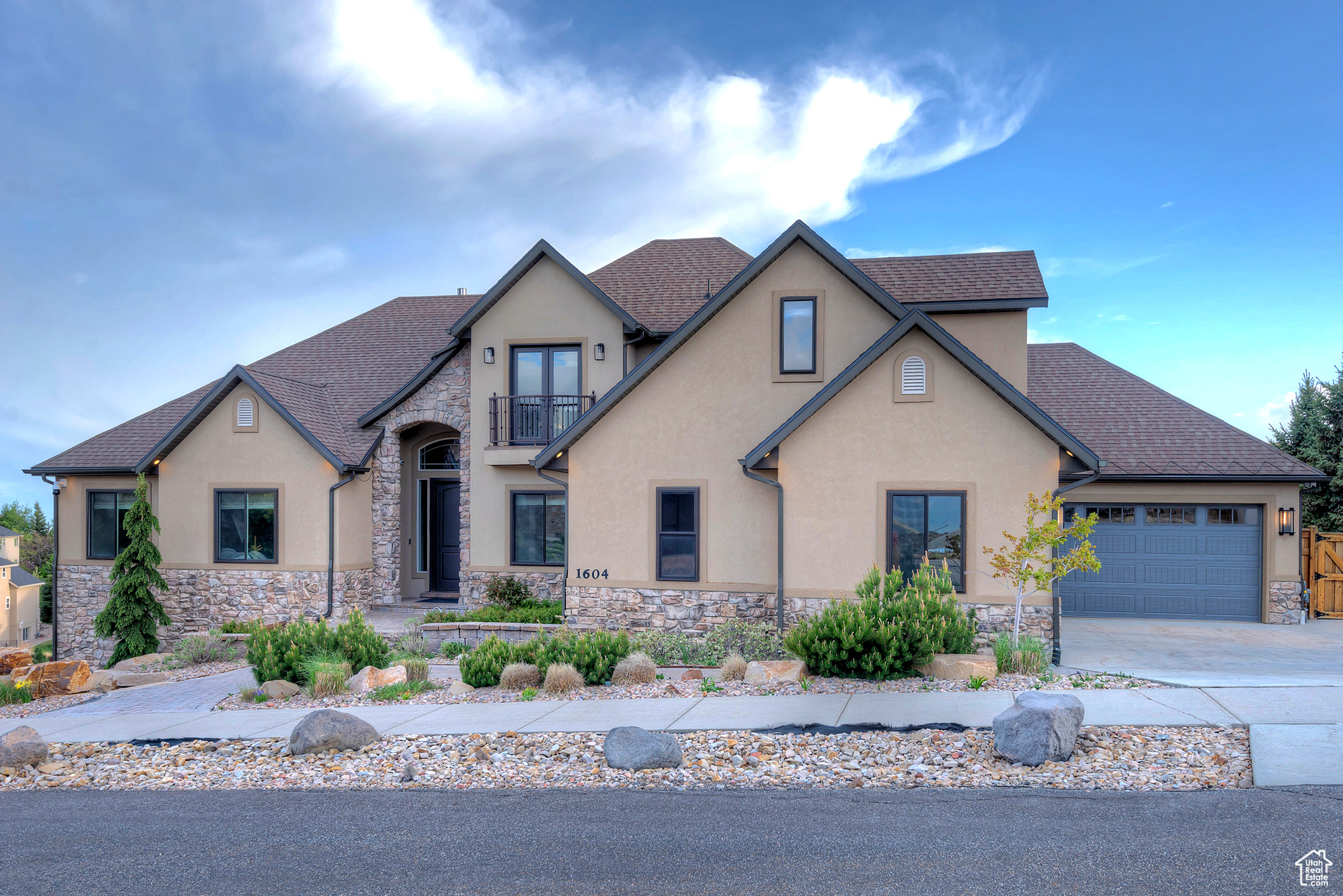 1604 E TRAIL CREST CT