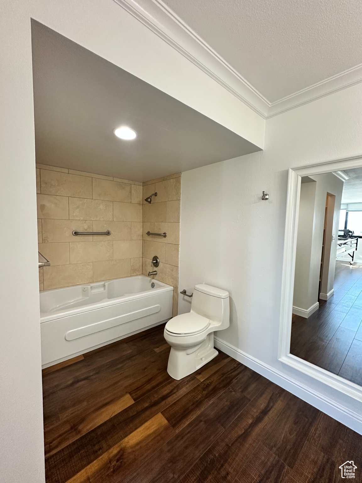 241 N VINE ST #207W
