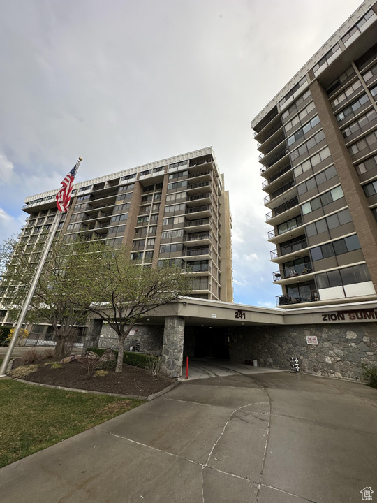 241 N VINE ST #207W