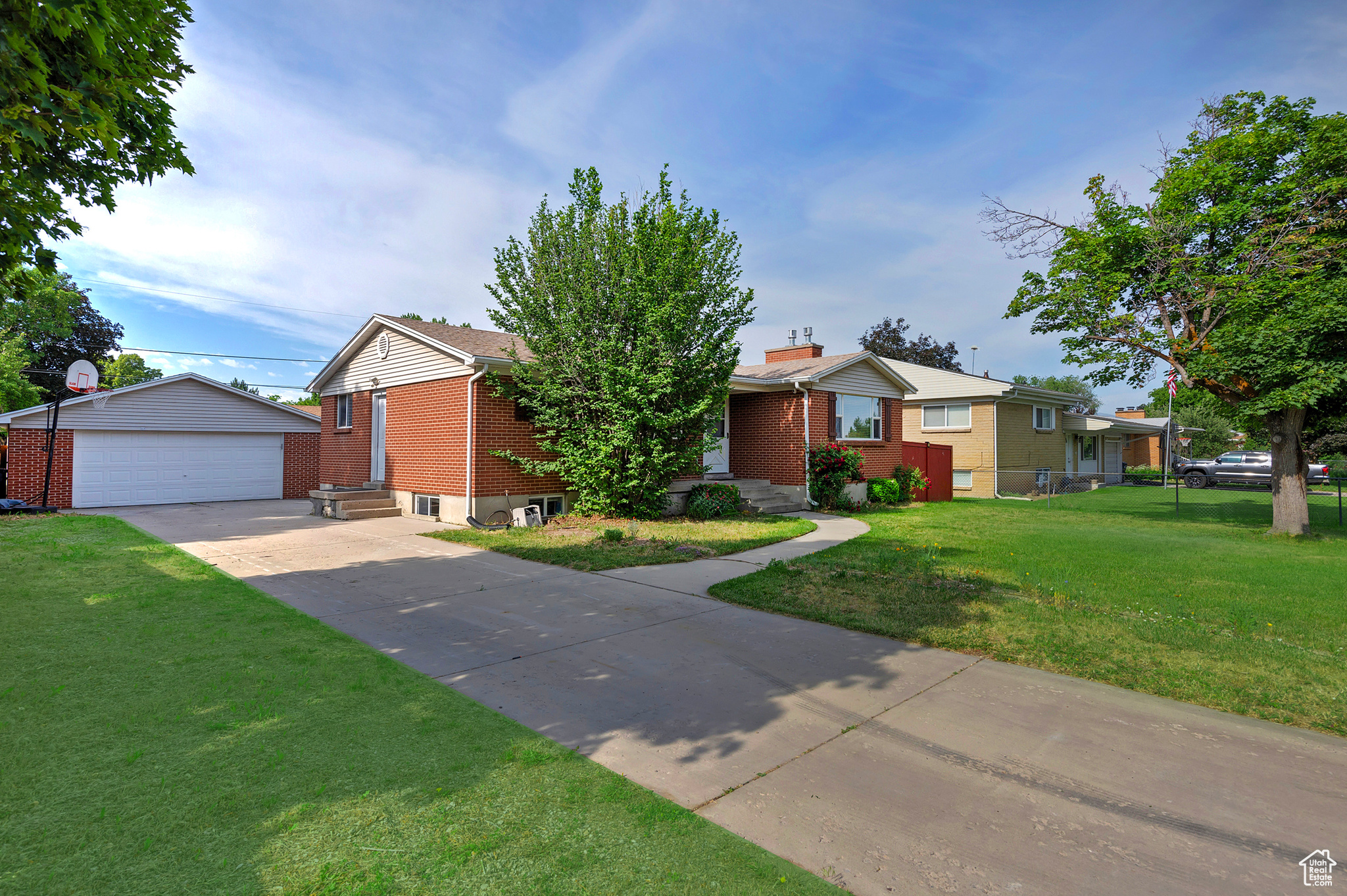 628 E WYANDOTTE AVE