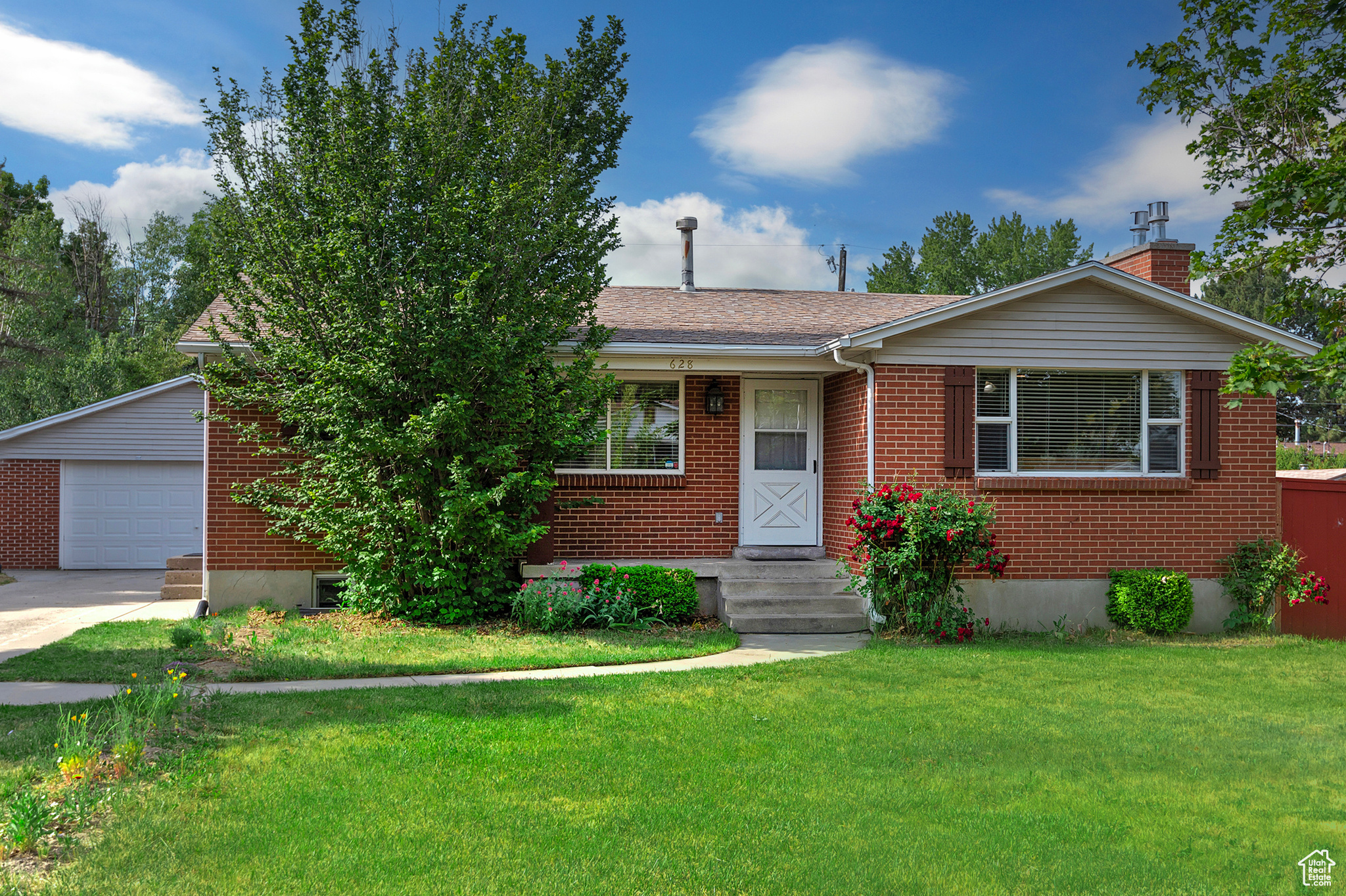 628 E WYANDOTTE AVE