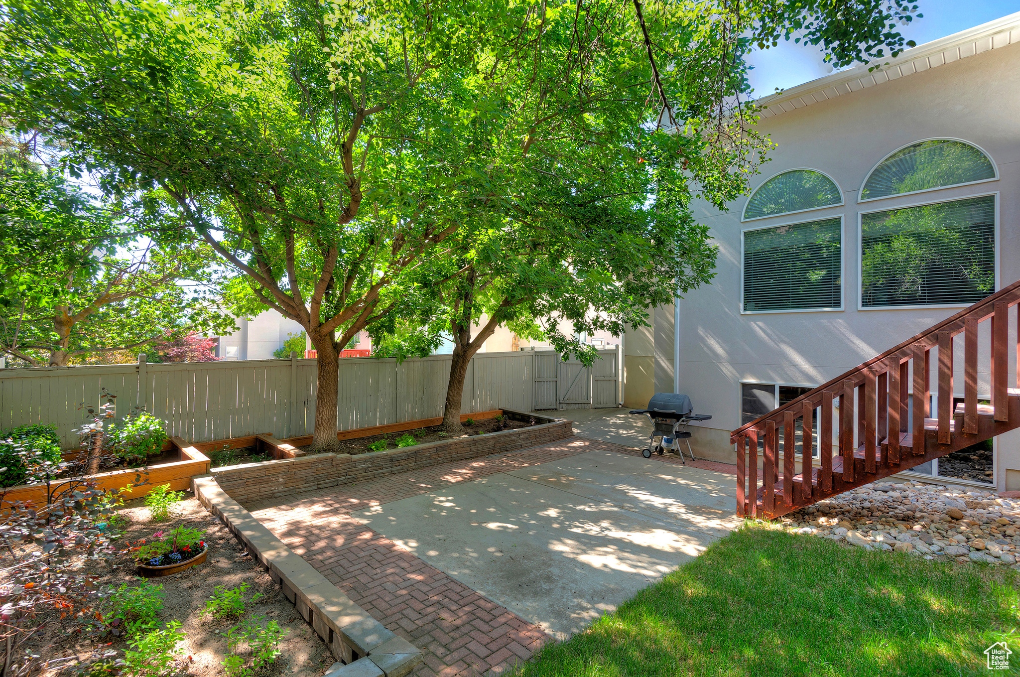 1222 E BIG PINE CIR