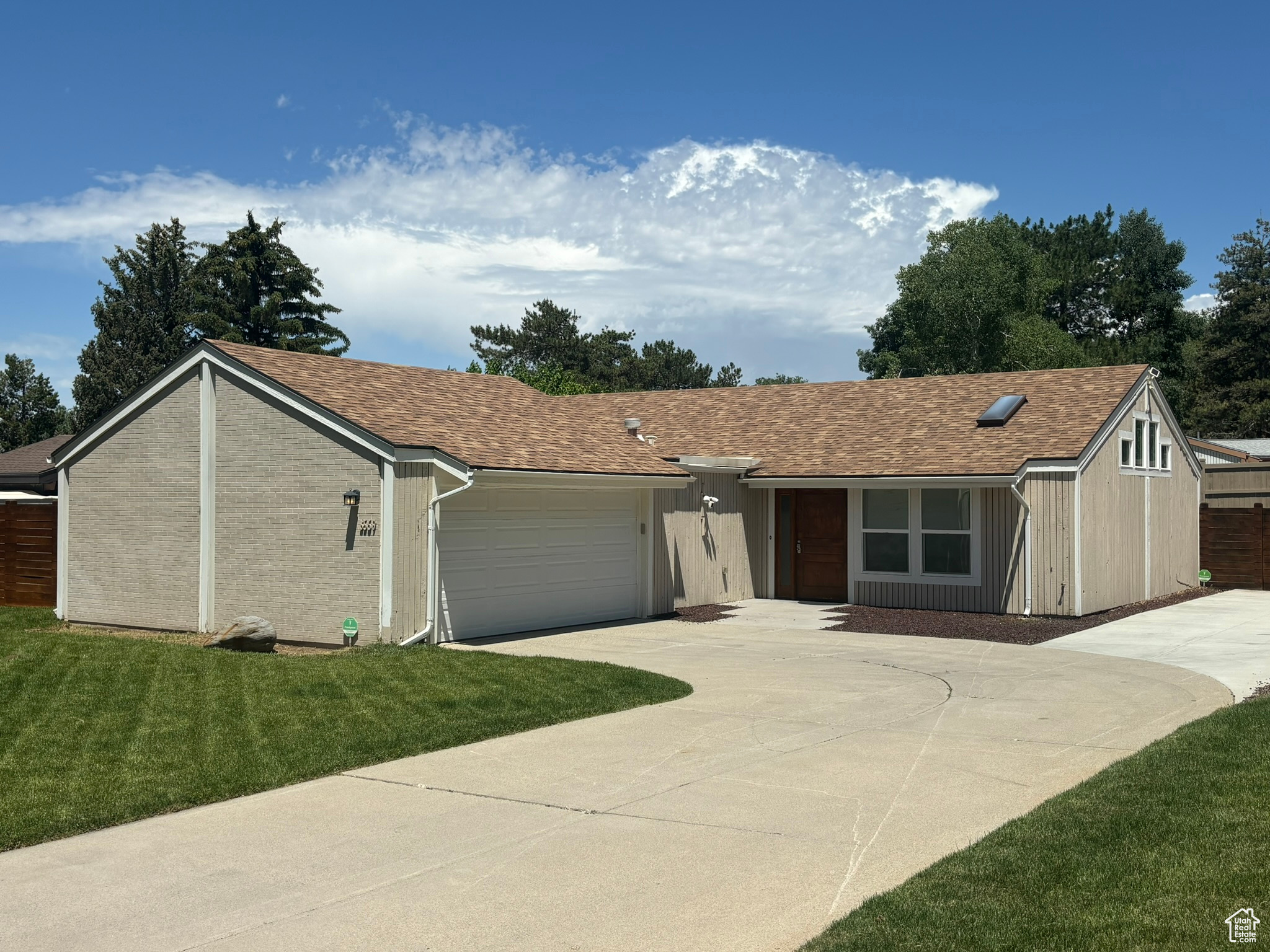 3569 E AVONDALE DR