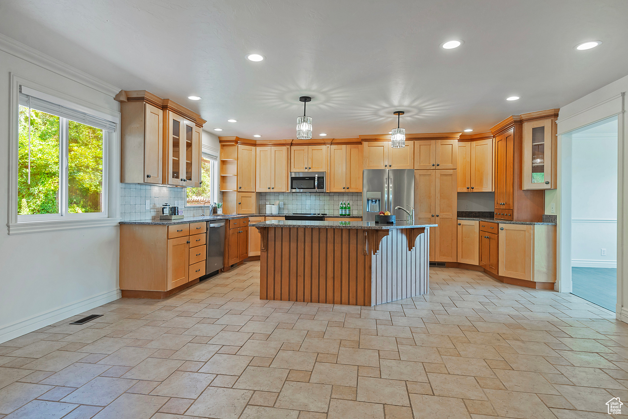 932 N NORTHRIDGE