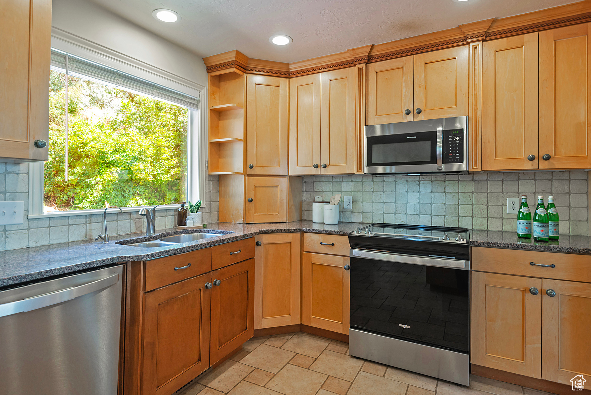 932 N NORTHRIDGE
