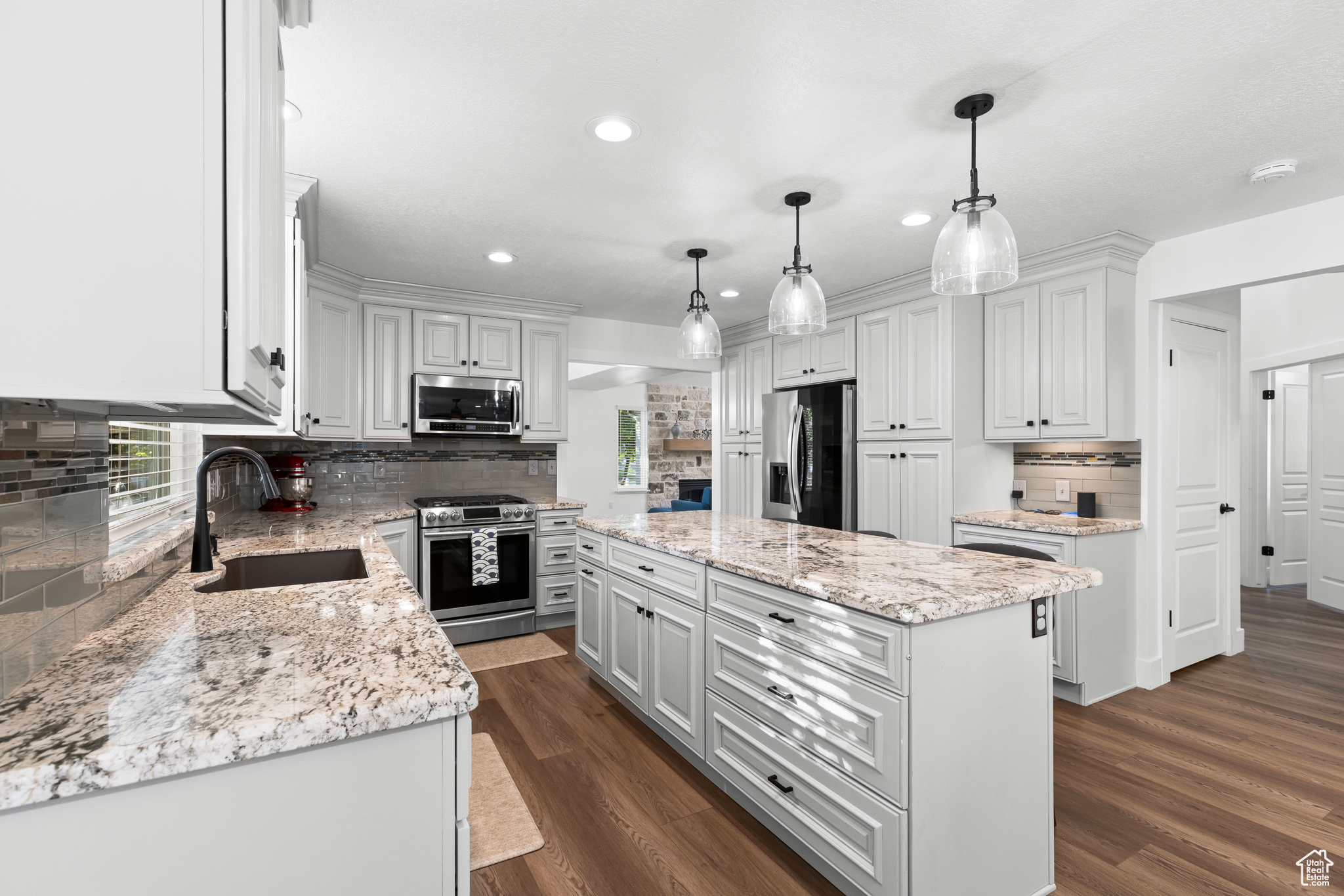 5061 SKYLINE PKWY