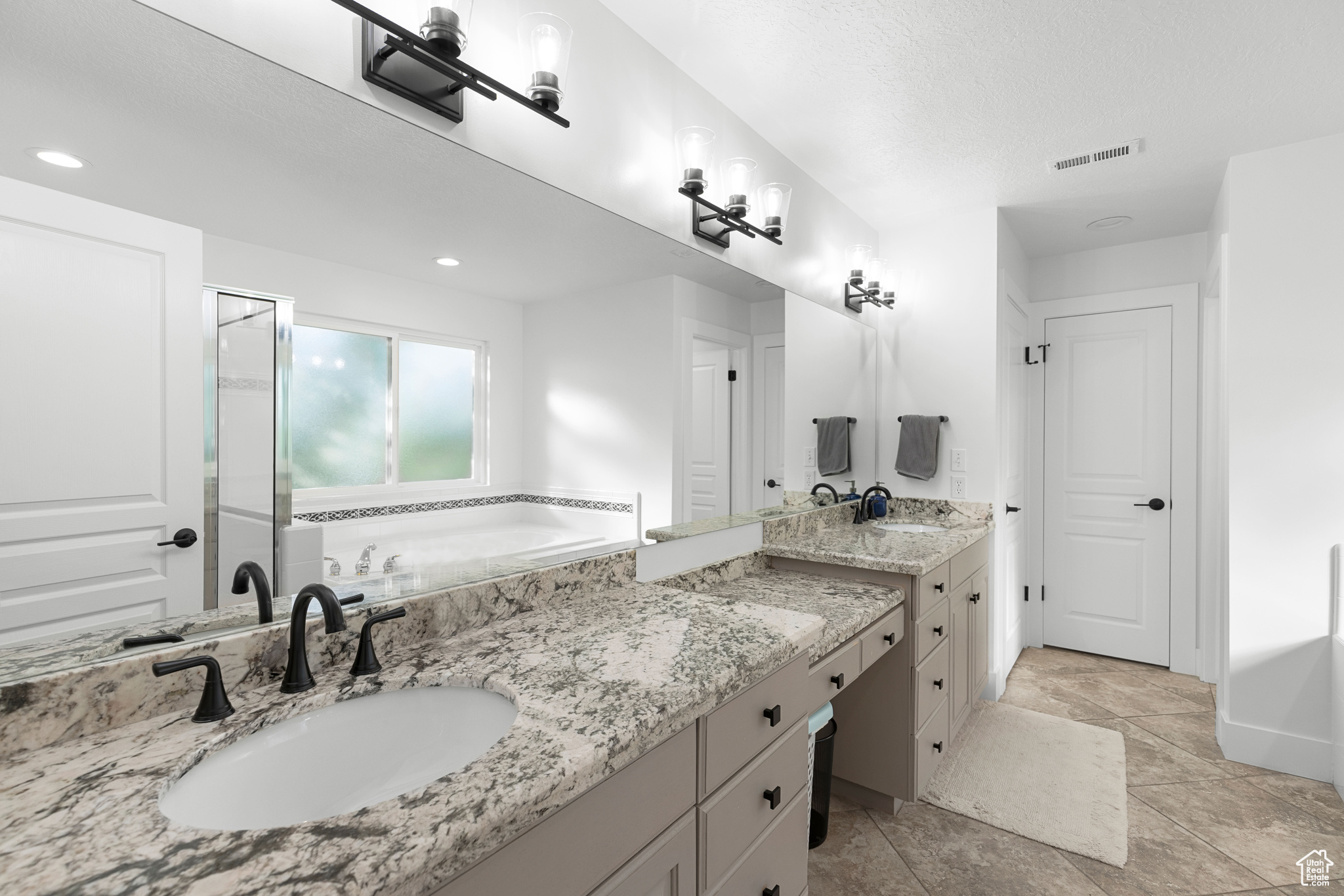 5061 SKYLINE PKWY