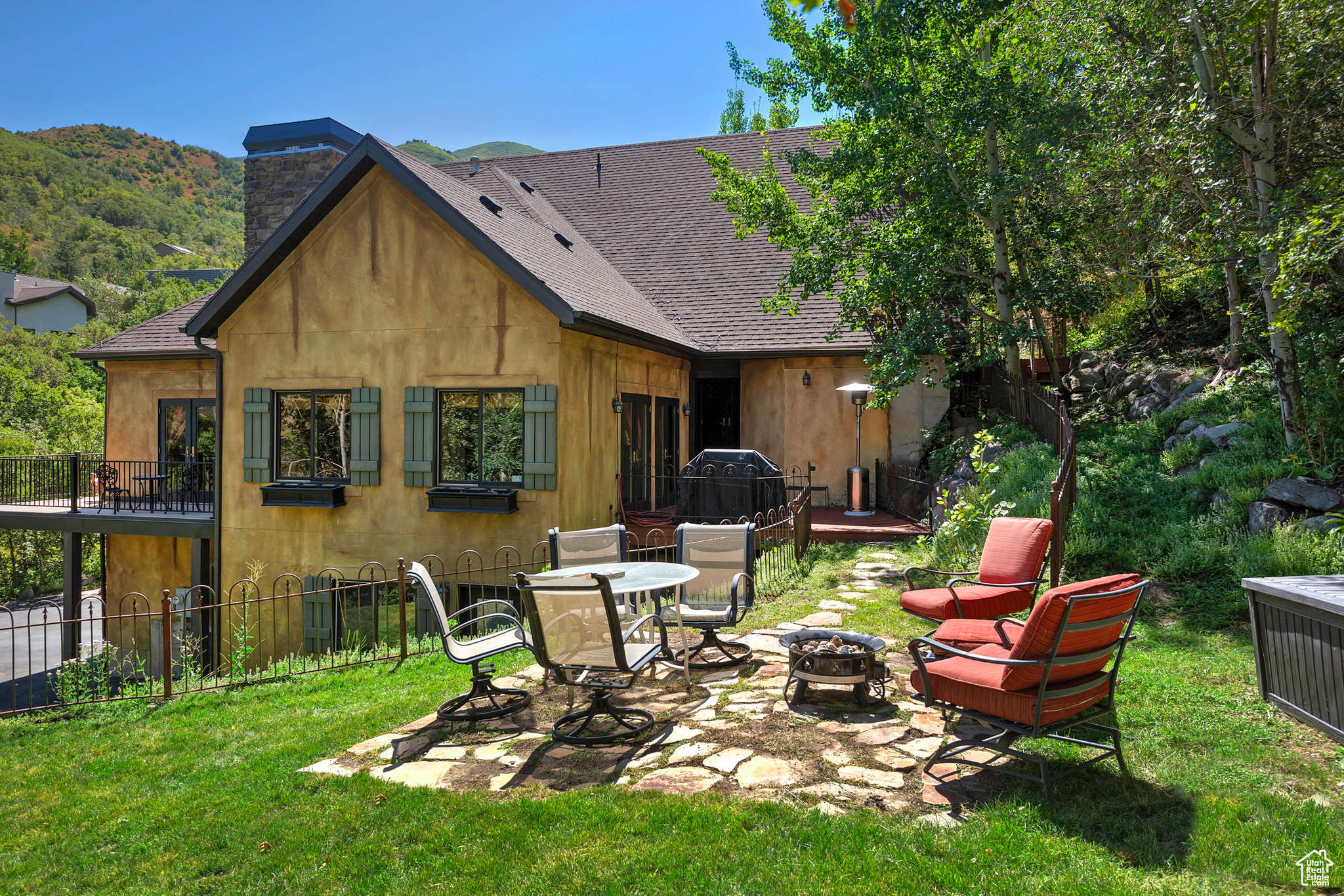 4436 E KENBRIDGE CT.