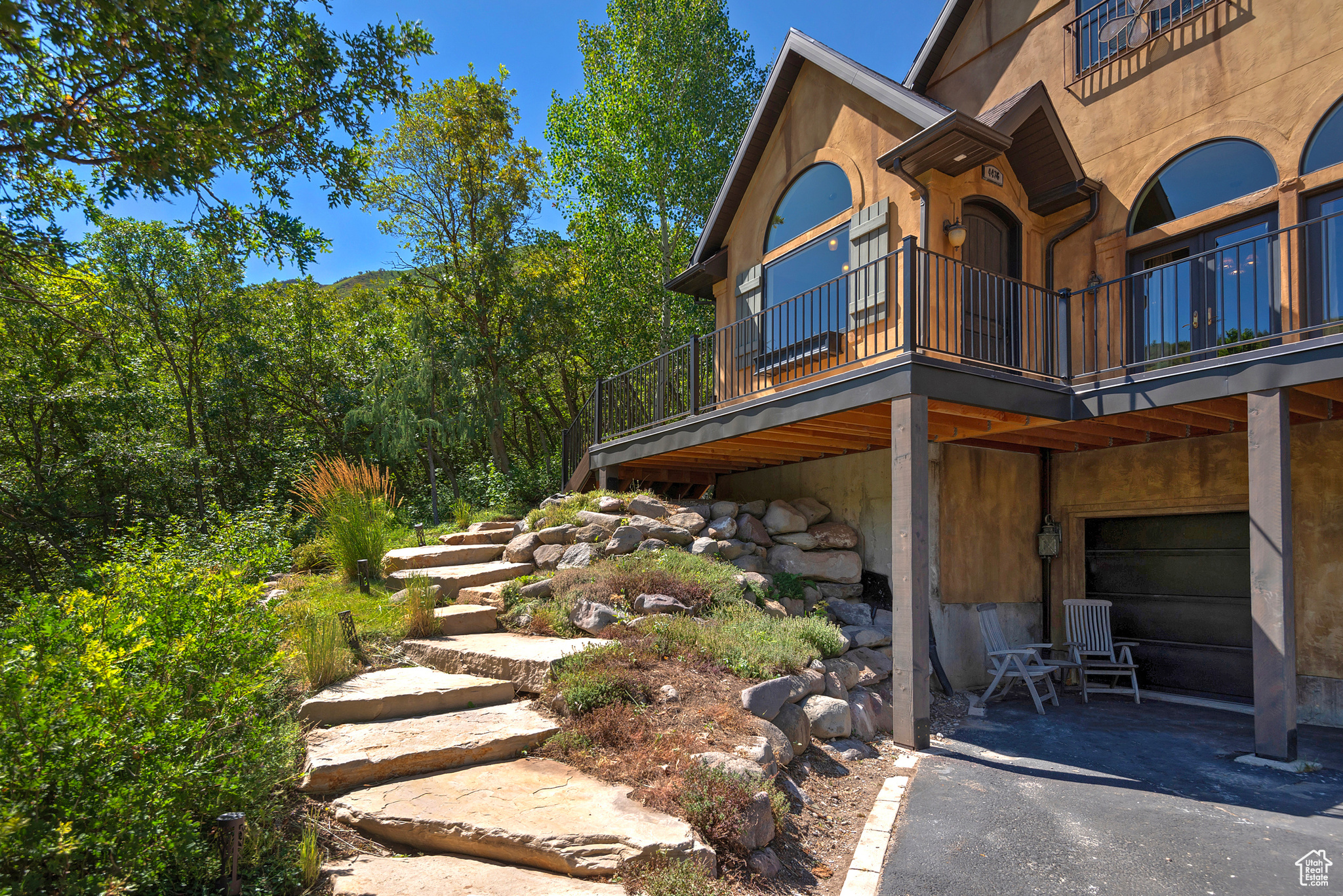 4436 E KENBRIDGE CT.