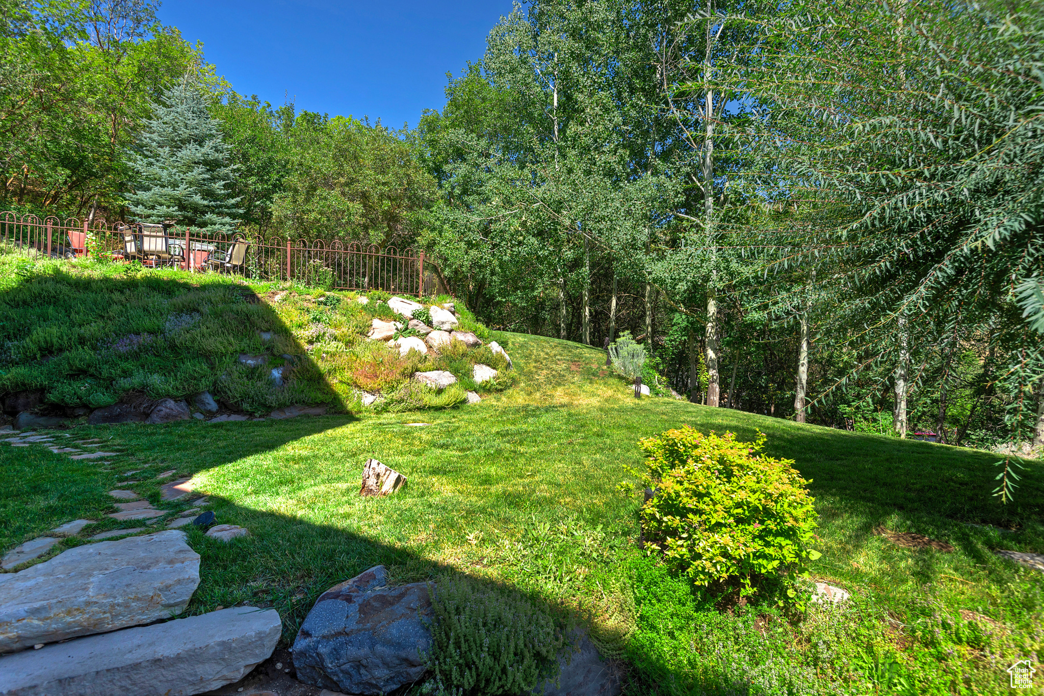 4436 E KENBRIDGE CT.