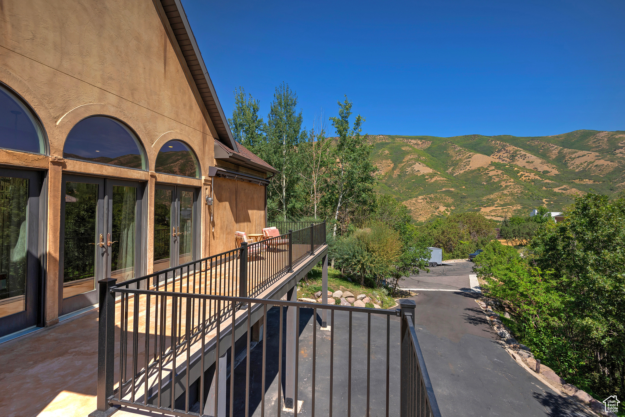 4436 E KENBRIDGE CT.