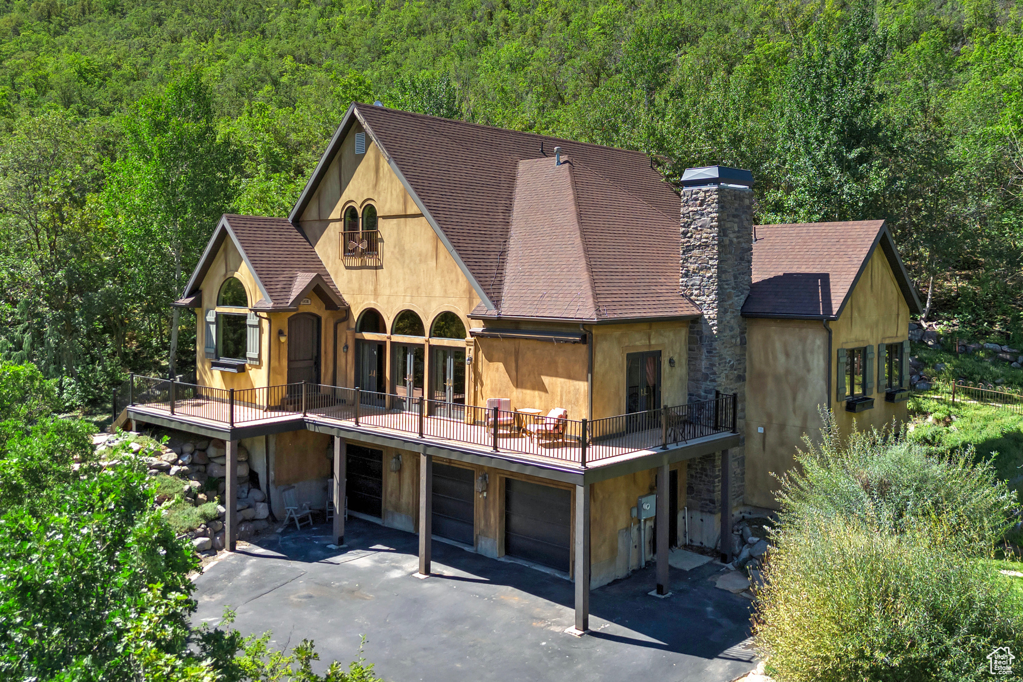 4436 E KENBRIDGE CT.