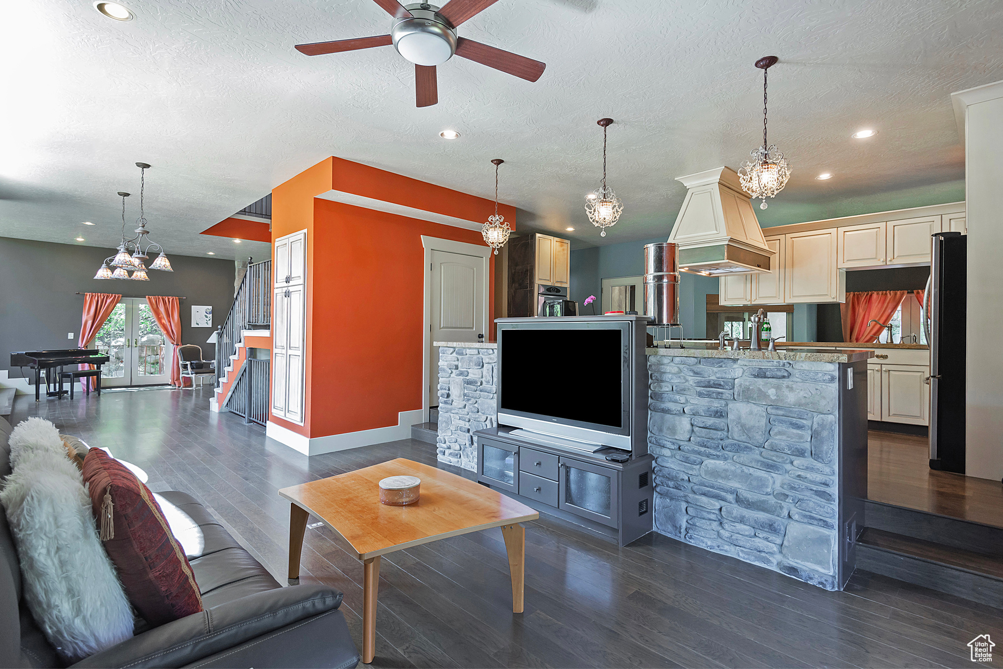 4436 E KENBRIDGE CT.