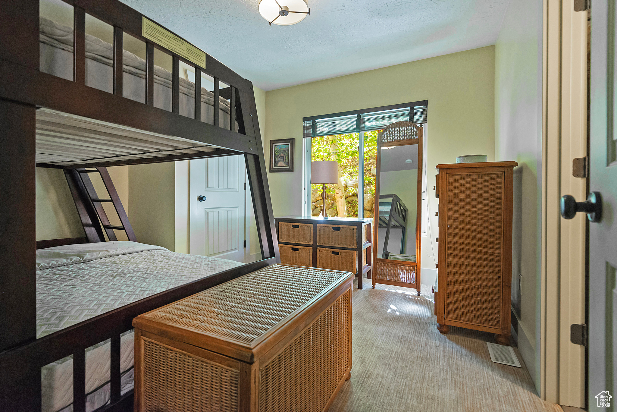 4436 E KENBRIDGE CT.