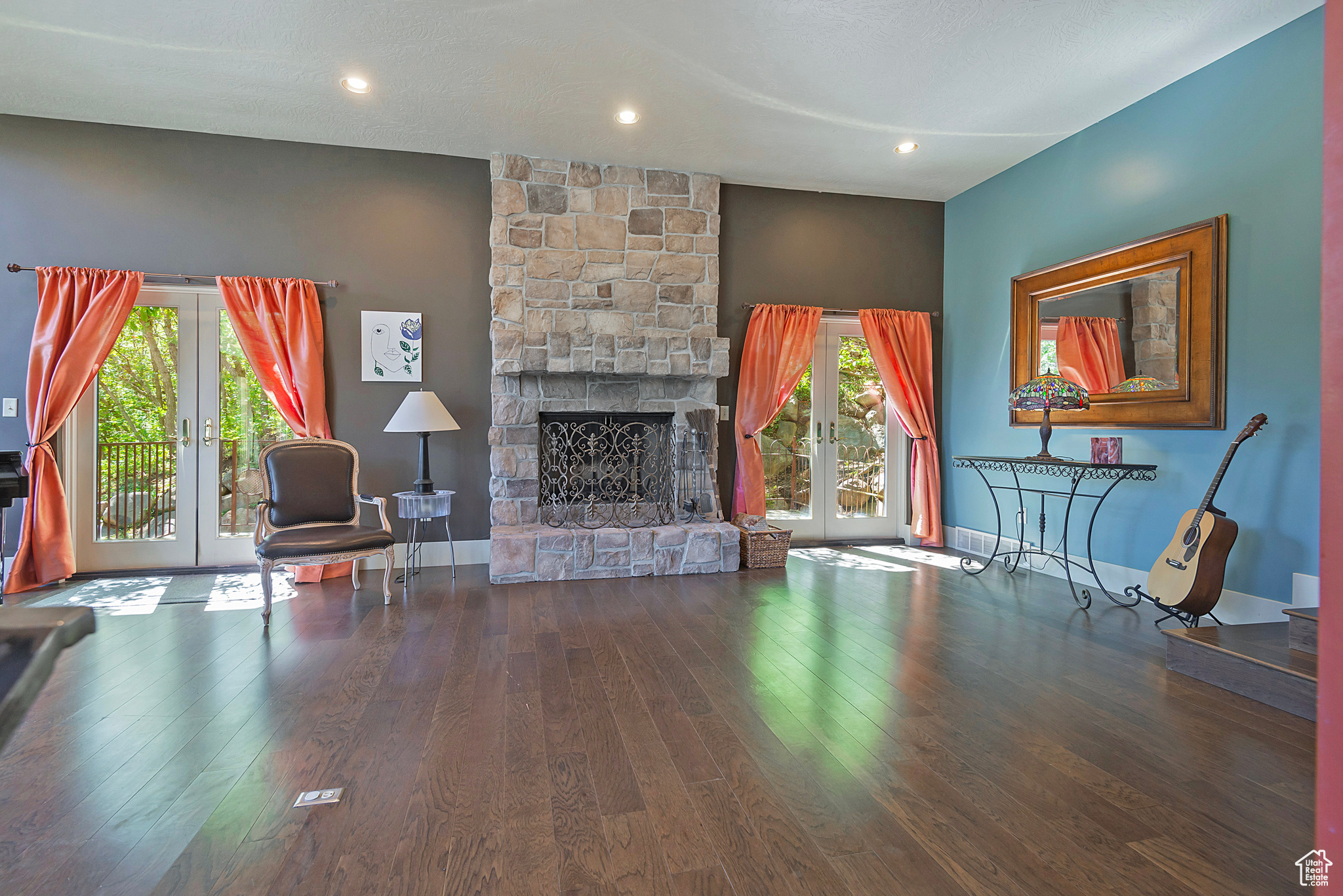 4436 E KENBRIDGE CT.