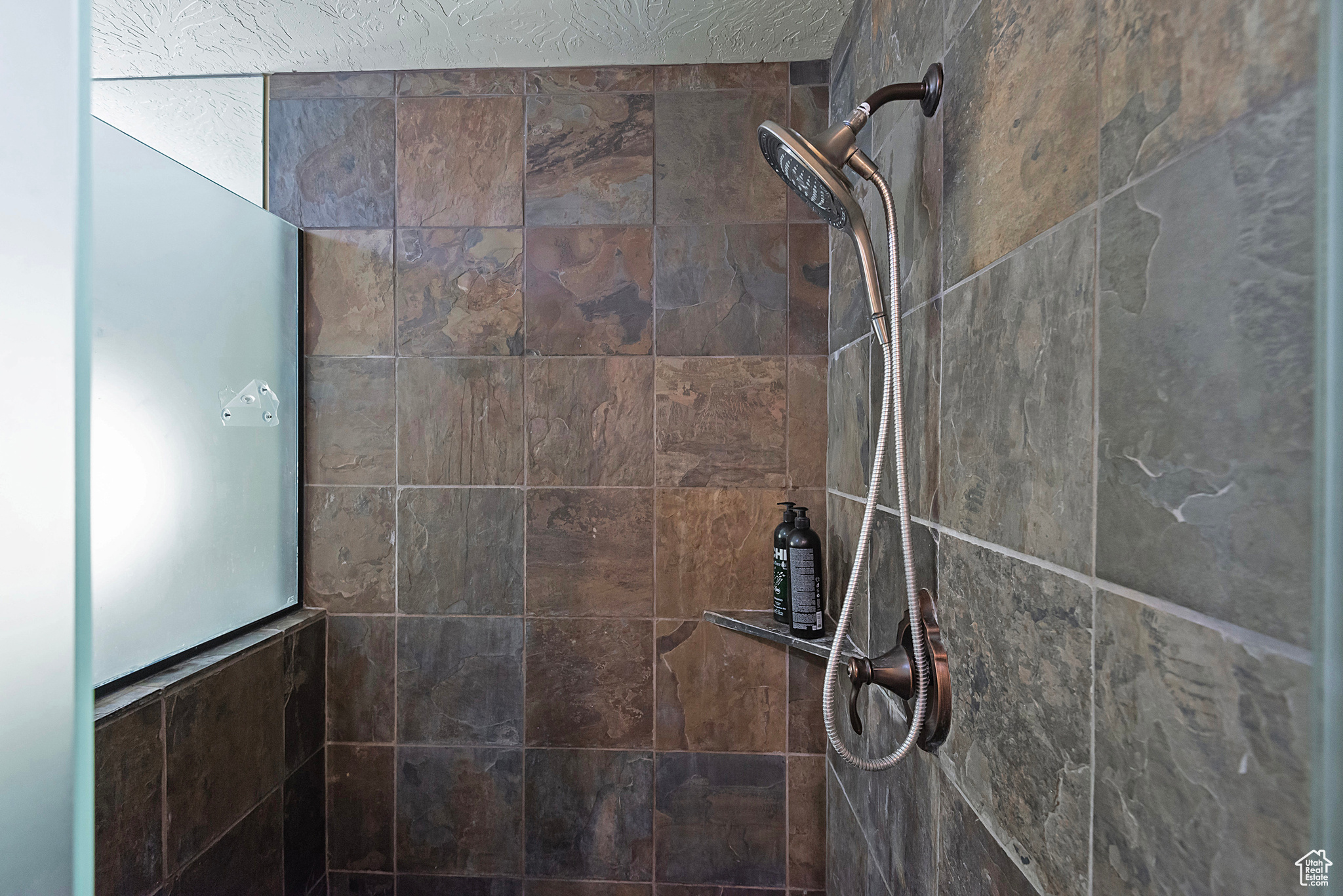 4436 E KENBRIDGE CT.