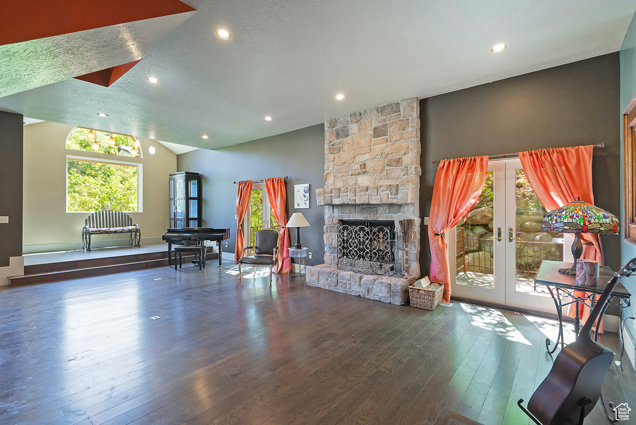 4436 E KENBRIDGE CT.