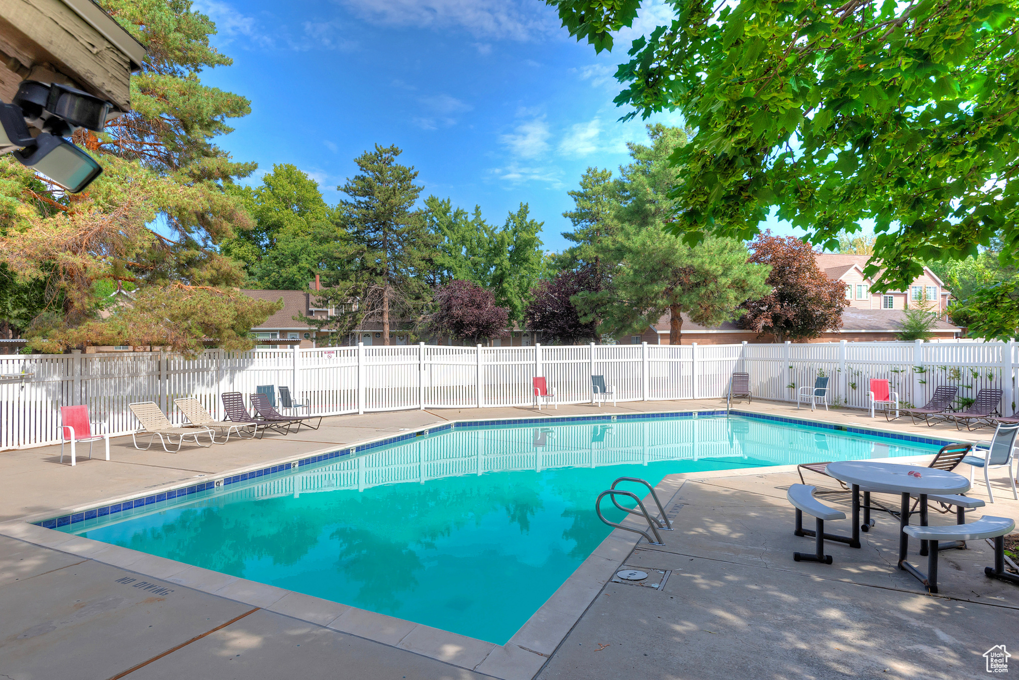 618 E COBBLESTONE LN