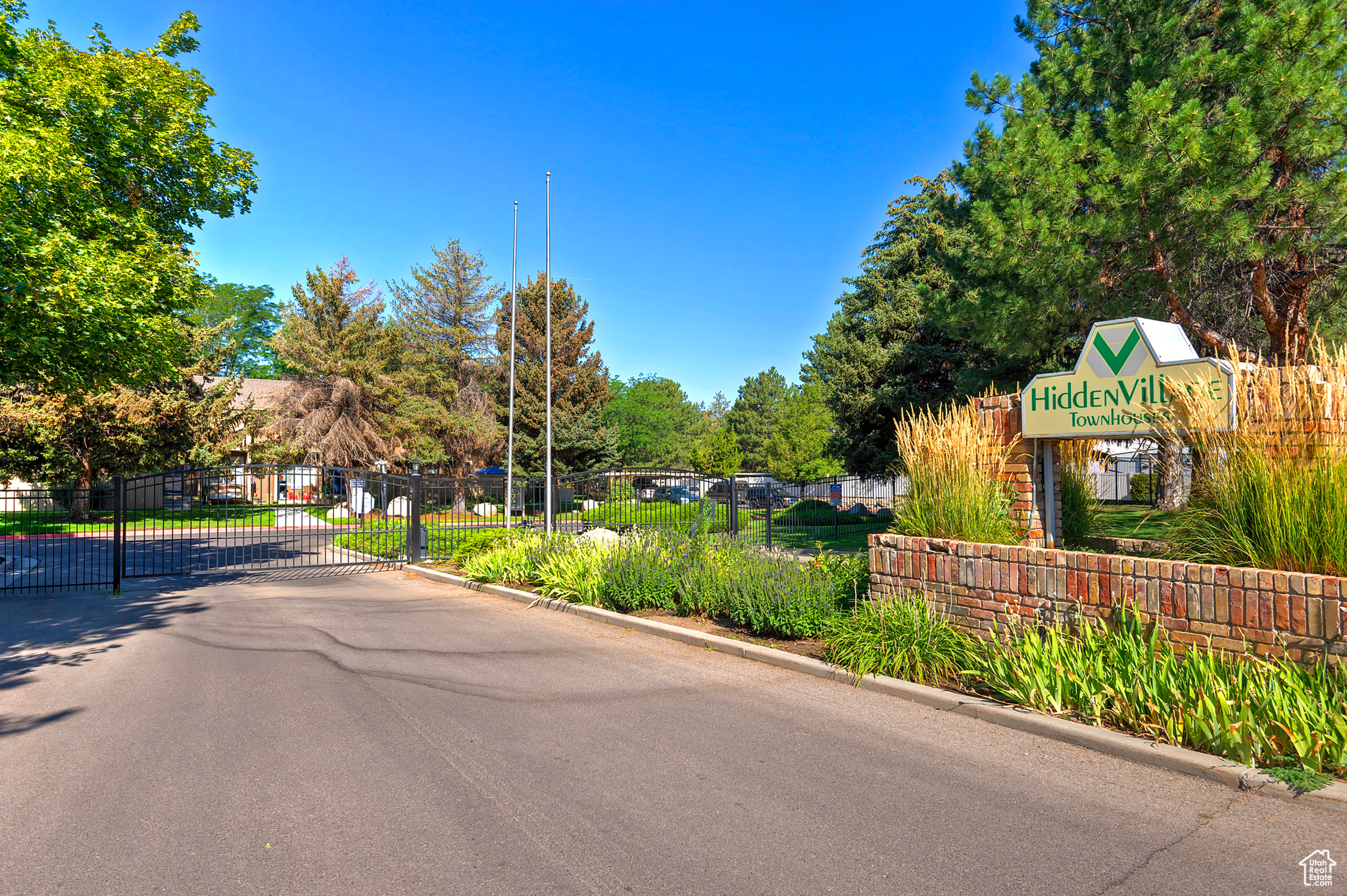 618 E COBBLESTONE LN