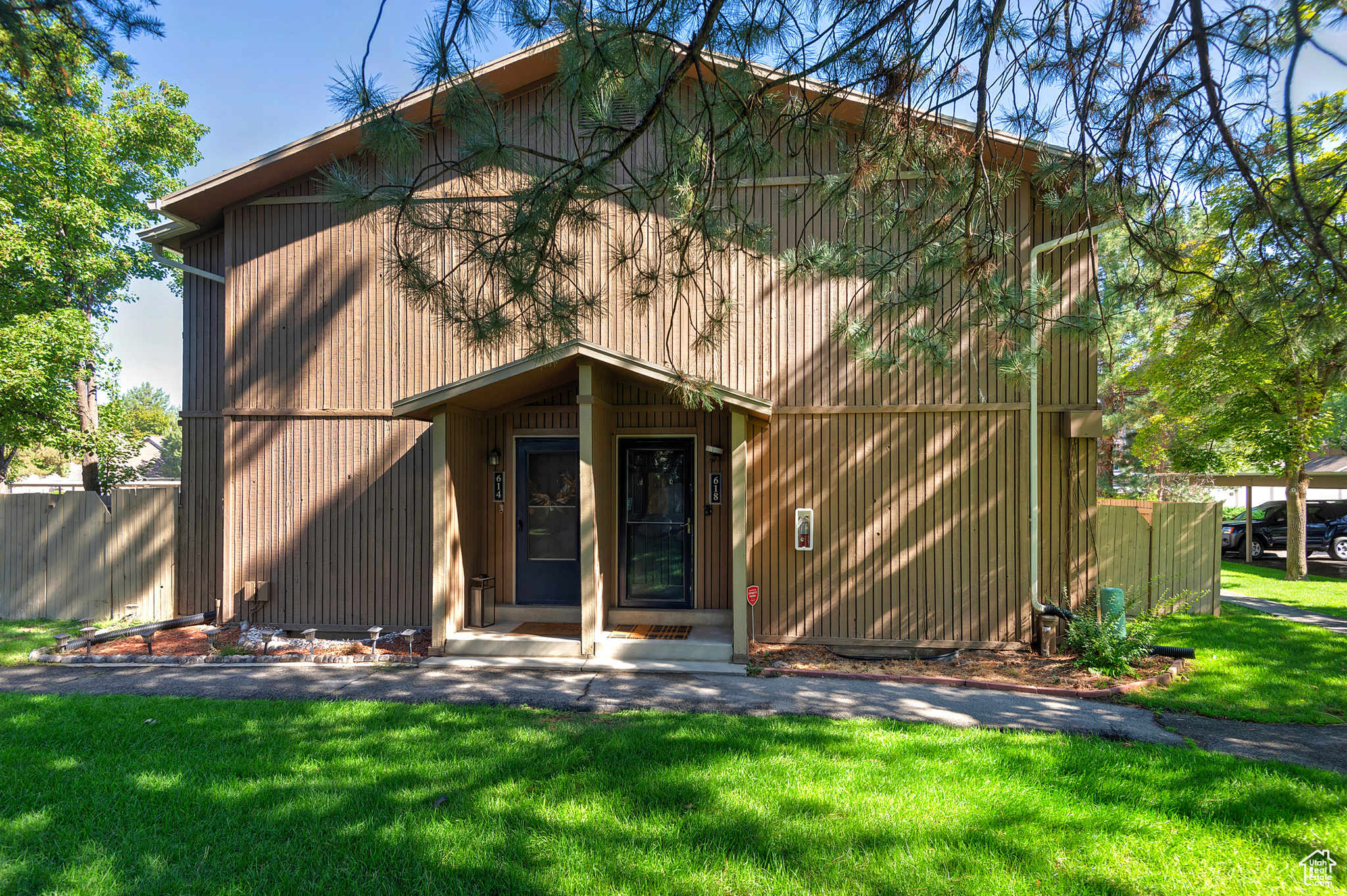 618 E COBBLESTONE LN
