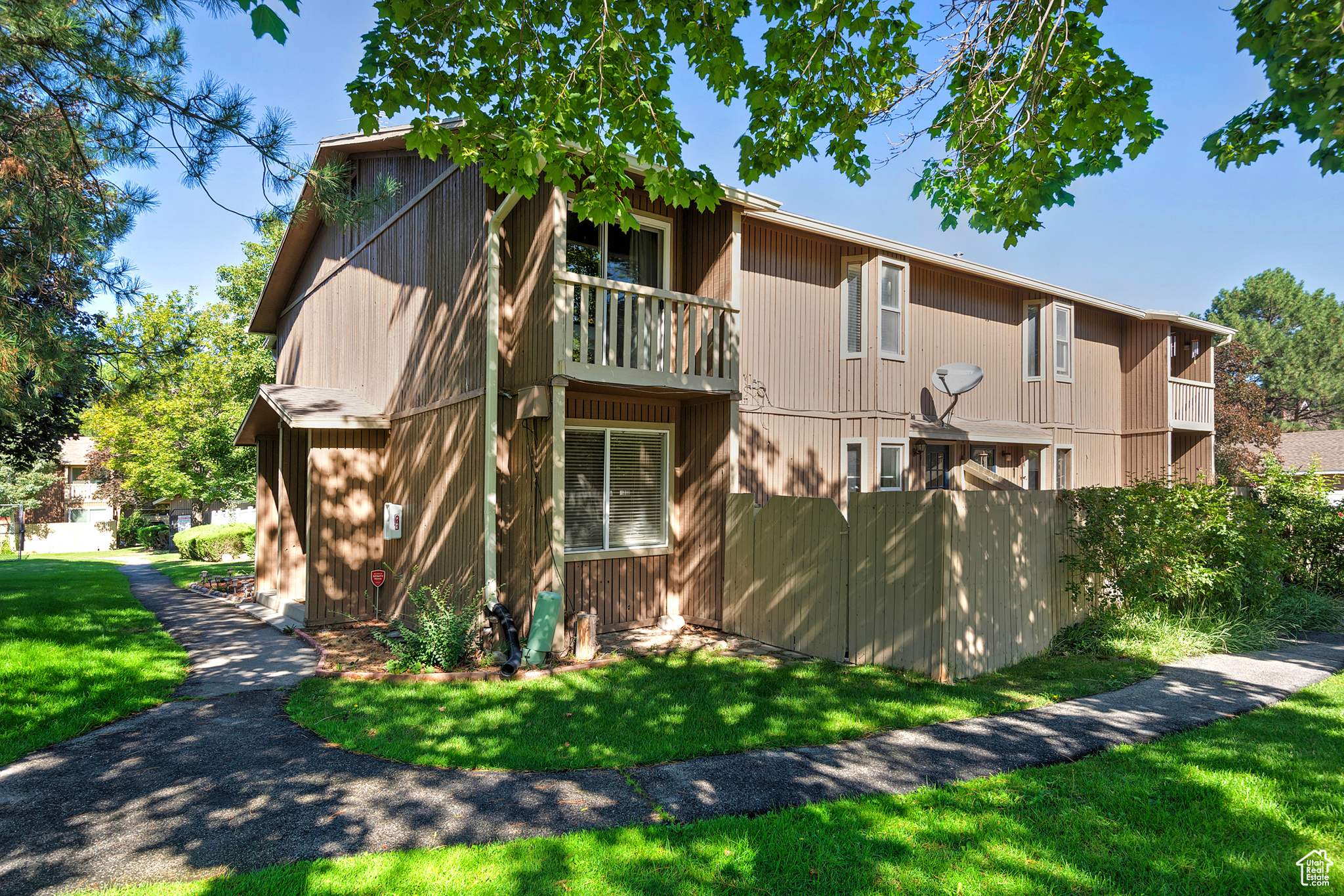 618 E COBBLESTONE LN