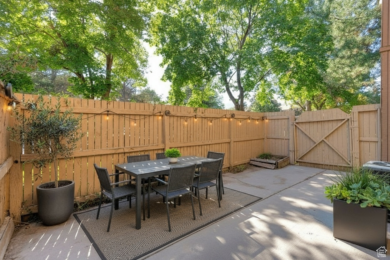 618 E COBBLESTONE LN
