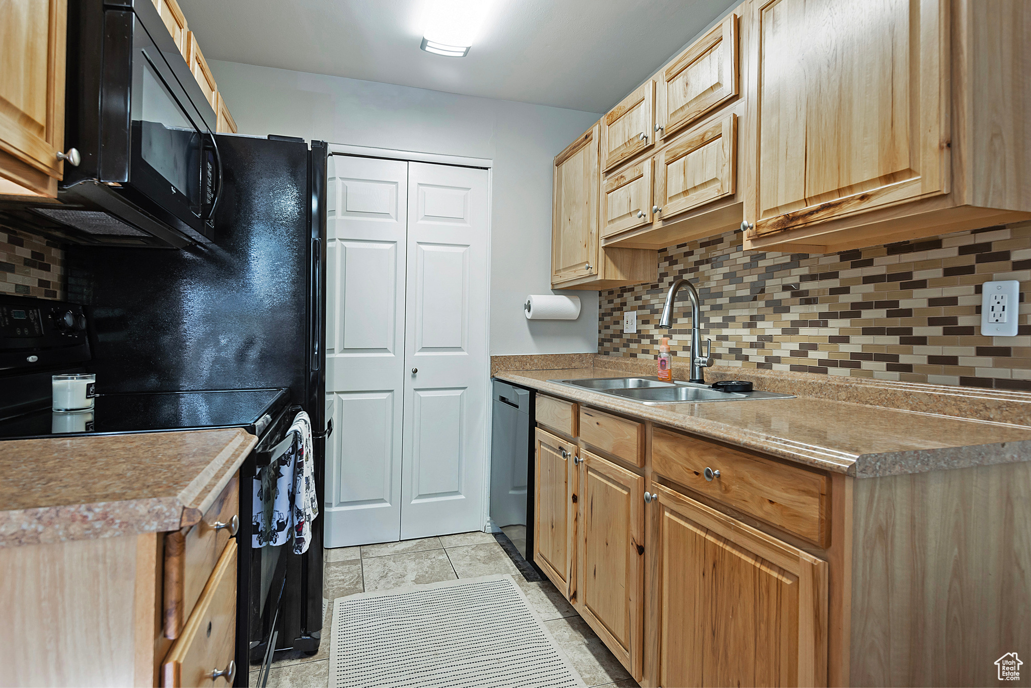 618 E COBBLESTONE LN