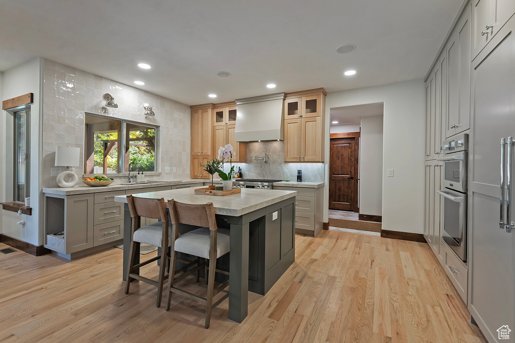 2438 E WOODWILLOW CIR