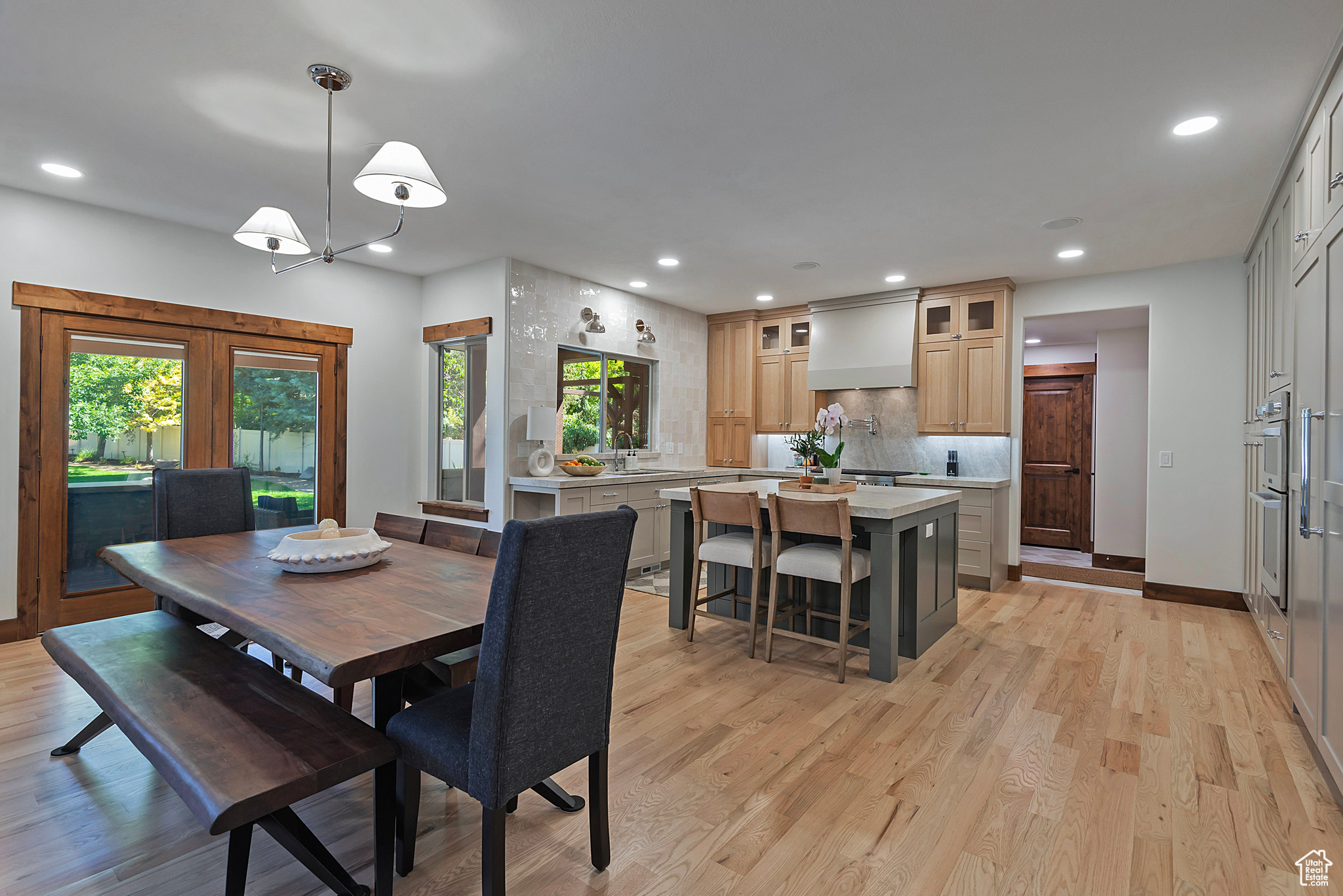 2438 E WOODWILLOW CIR