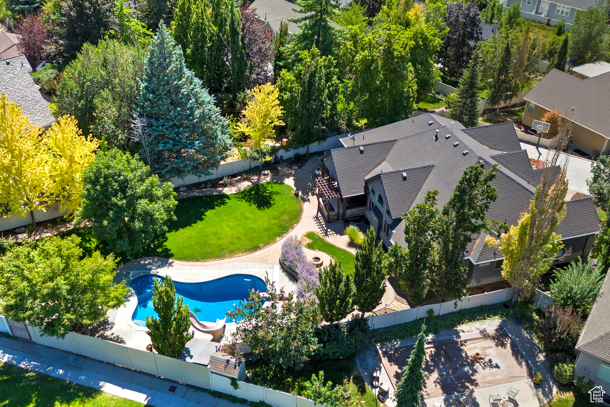 2438 E WOODWILLOW CIR