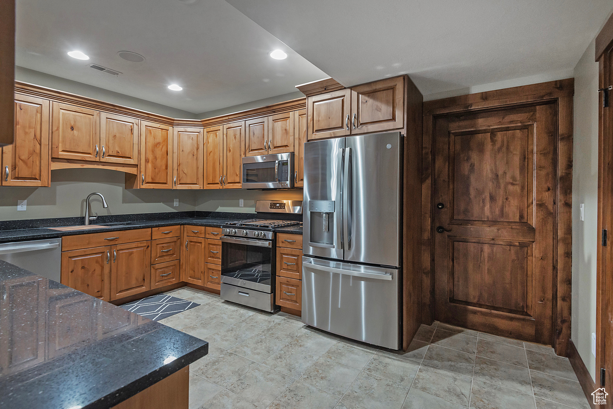 2438 E WOODWILLOW CIR
