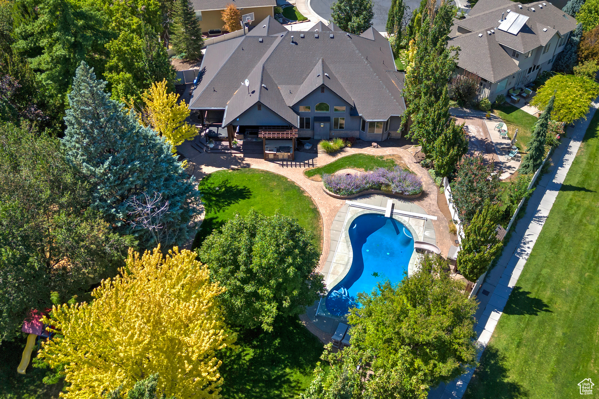 2438 E WOODWILLOW CIR