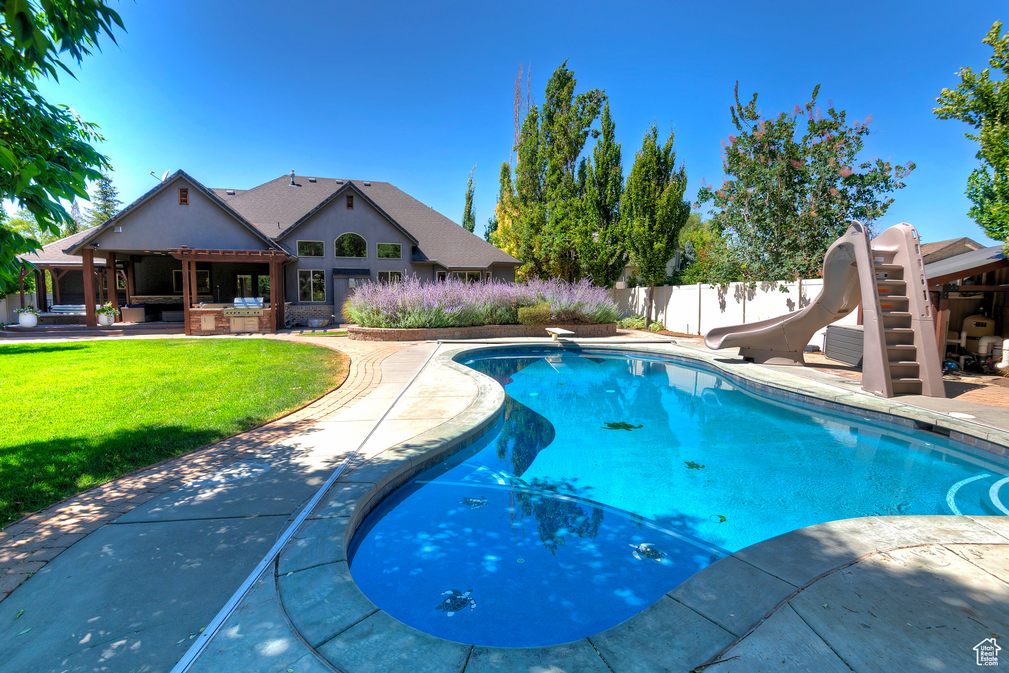 2438 E WOODWILLOW CIR