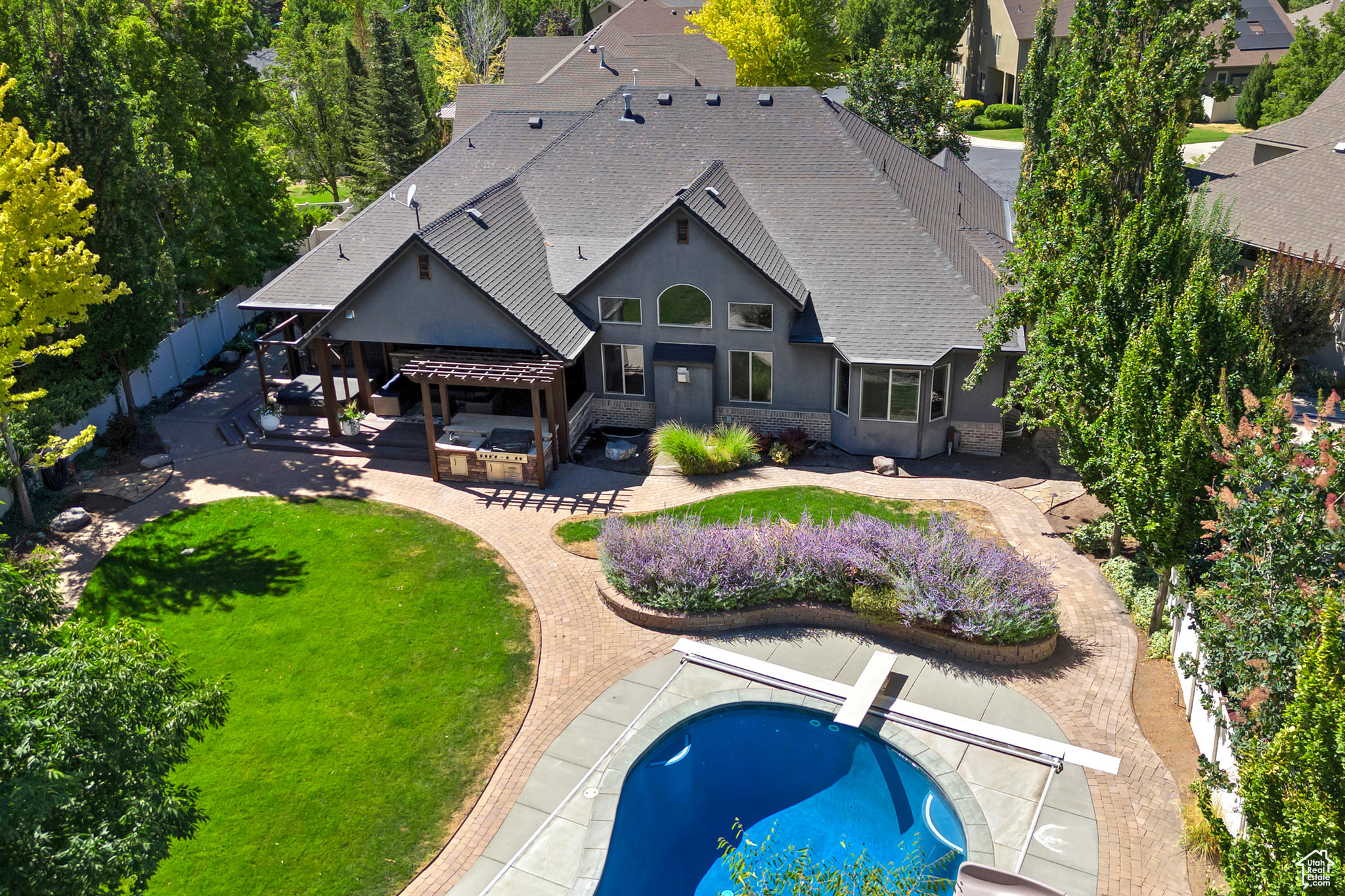 2438 E WOODWILLOW CIR