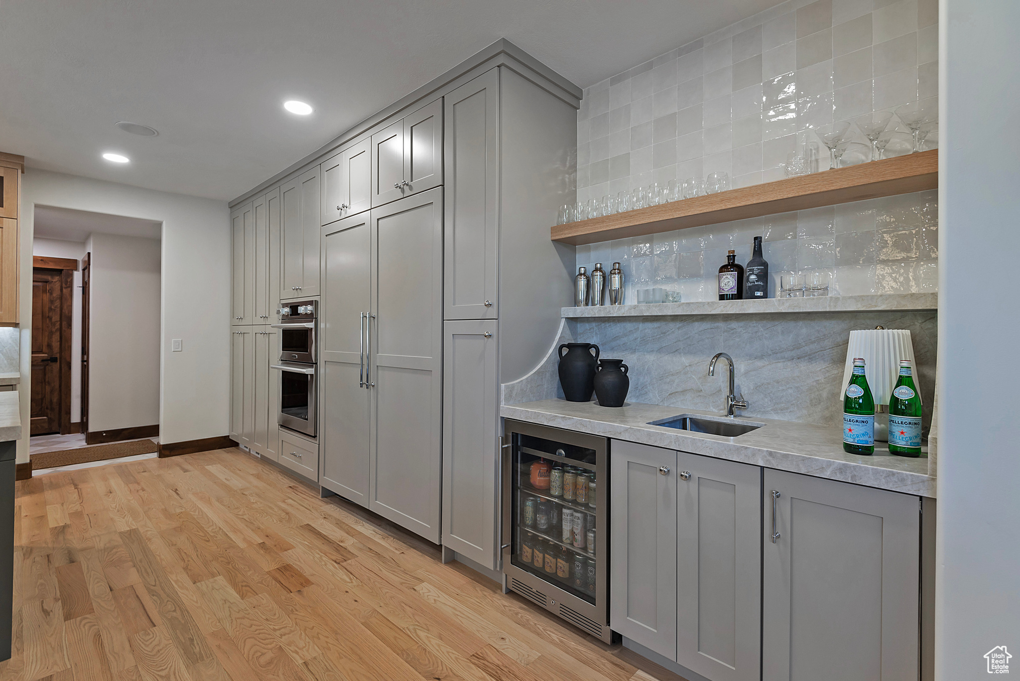 2438 E WOODWILLOW CIR