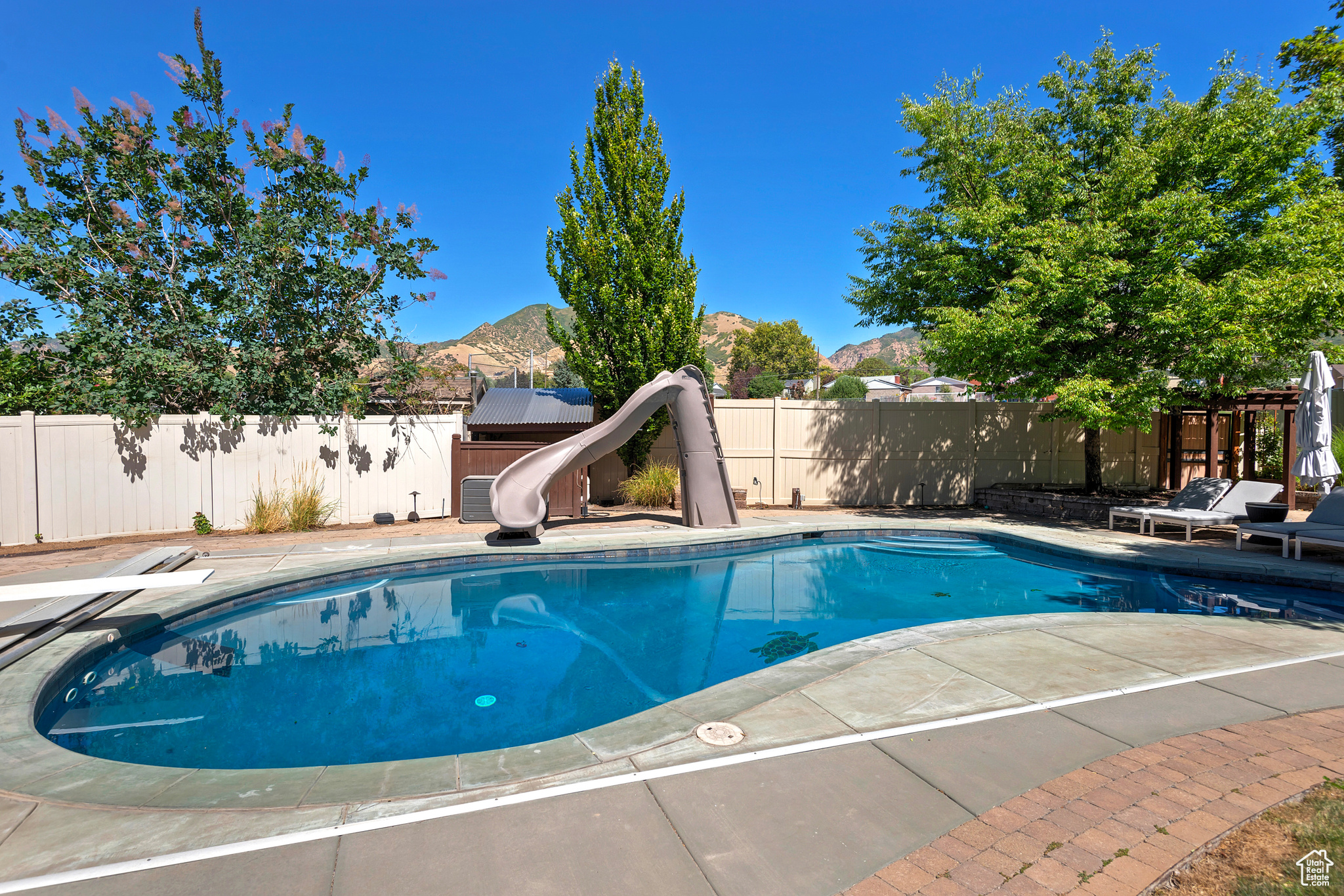 2438 E WOODWILLOW CIR